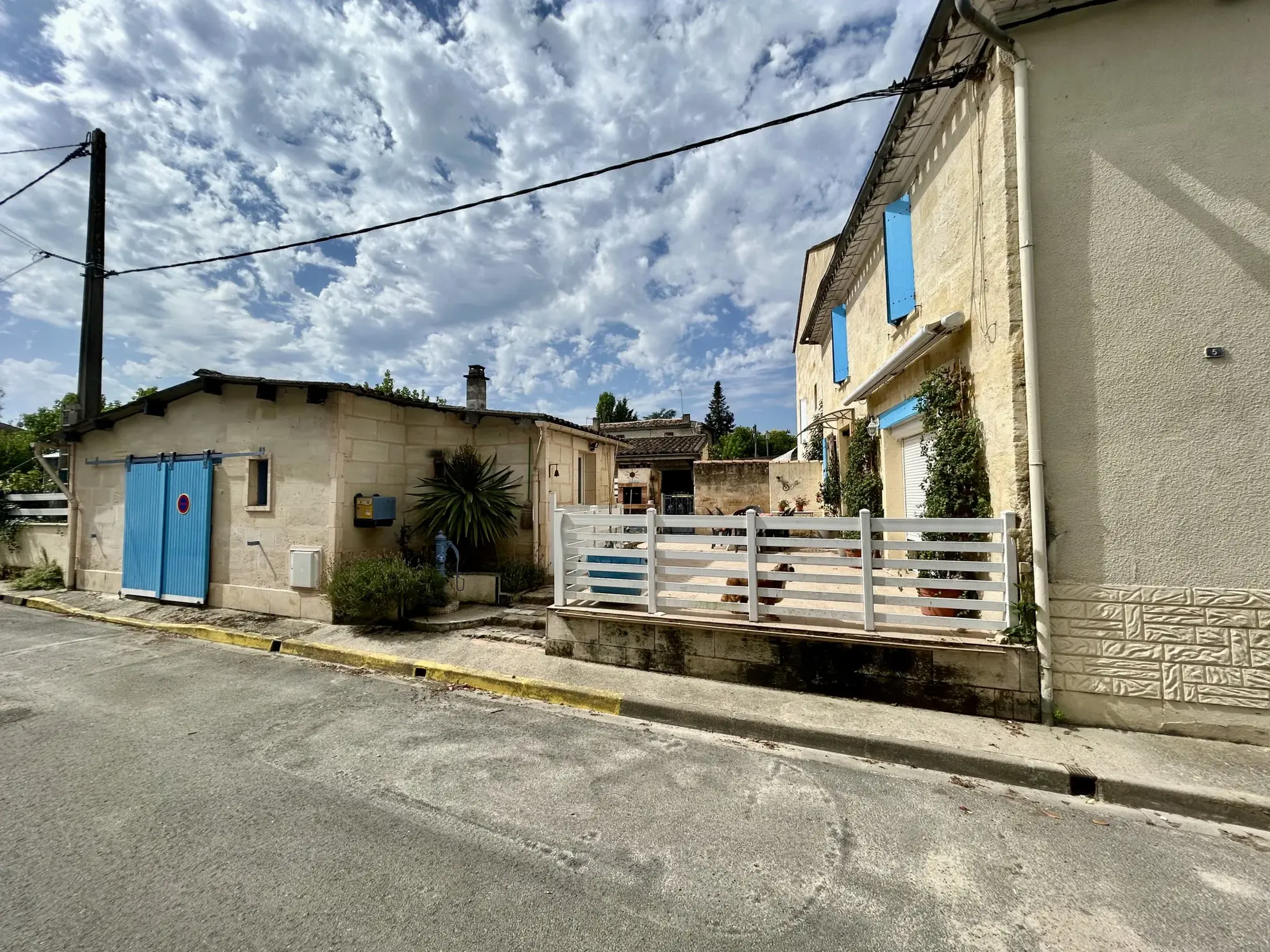 Belle maison de ville de 97 m² avec piscine, garage et terrasse à Saint Denis De Pile 