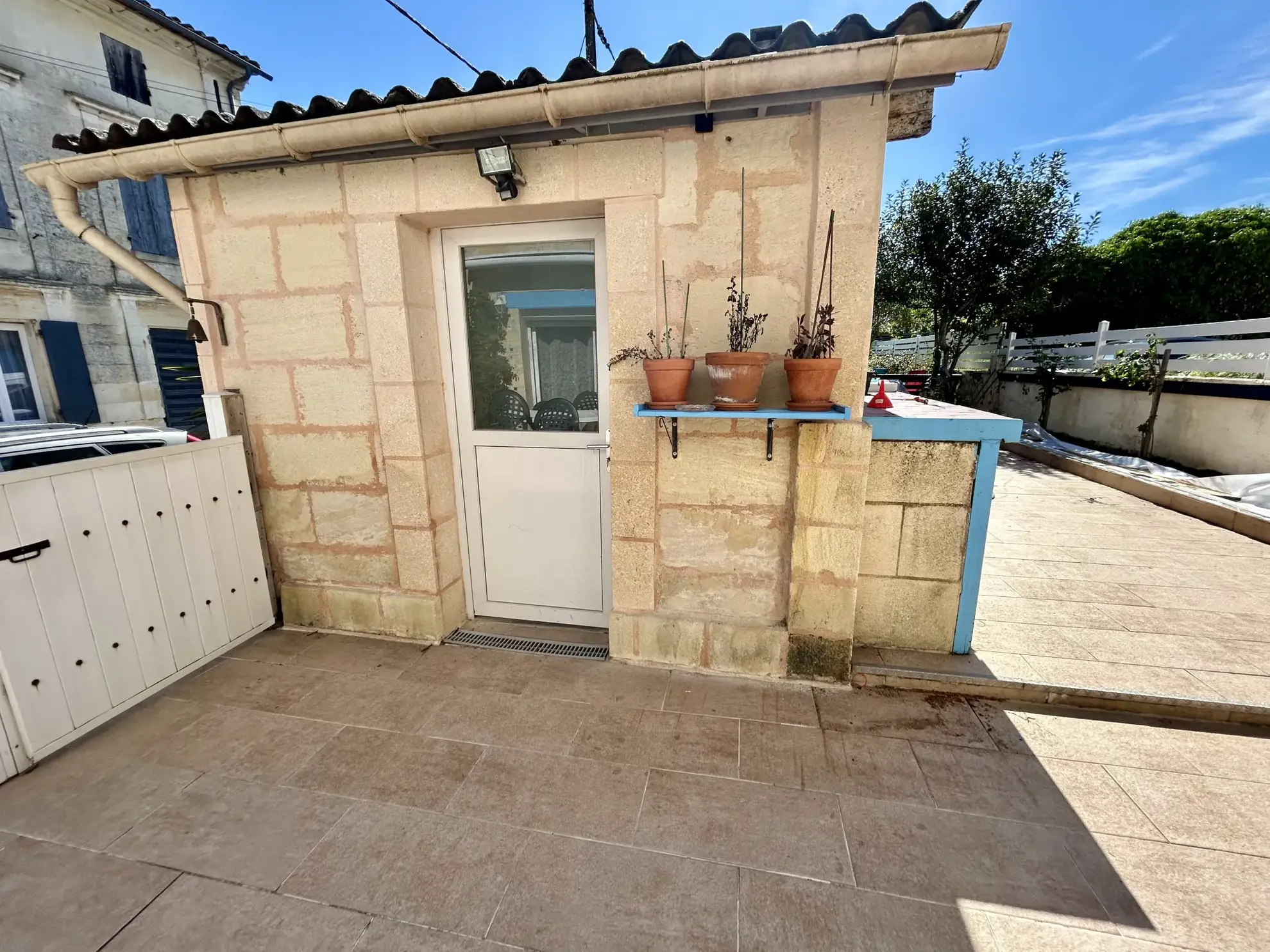 Belle maison de ville de 97 m² avec piscine, garage et terrasse à Saint Denis De Pile 