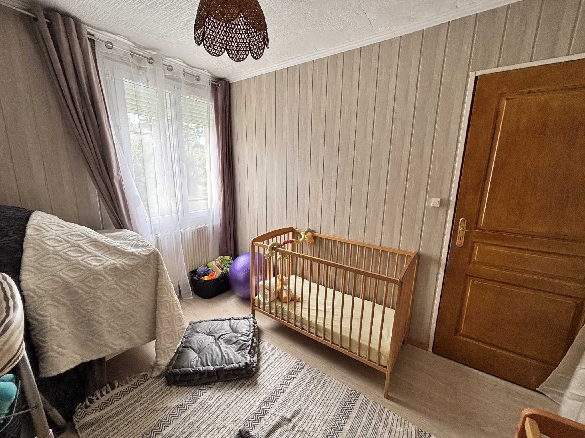 Maison à Egletons en Corrèze - 4 chambres, grand terrain, garage et proche écoles 