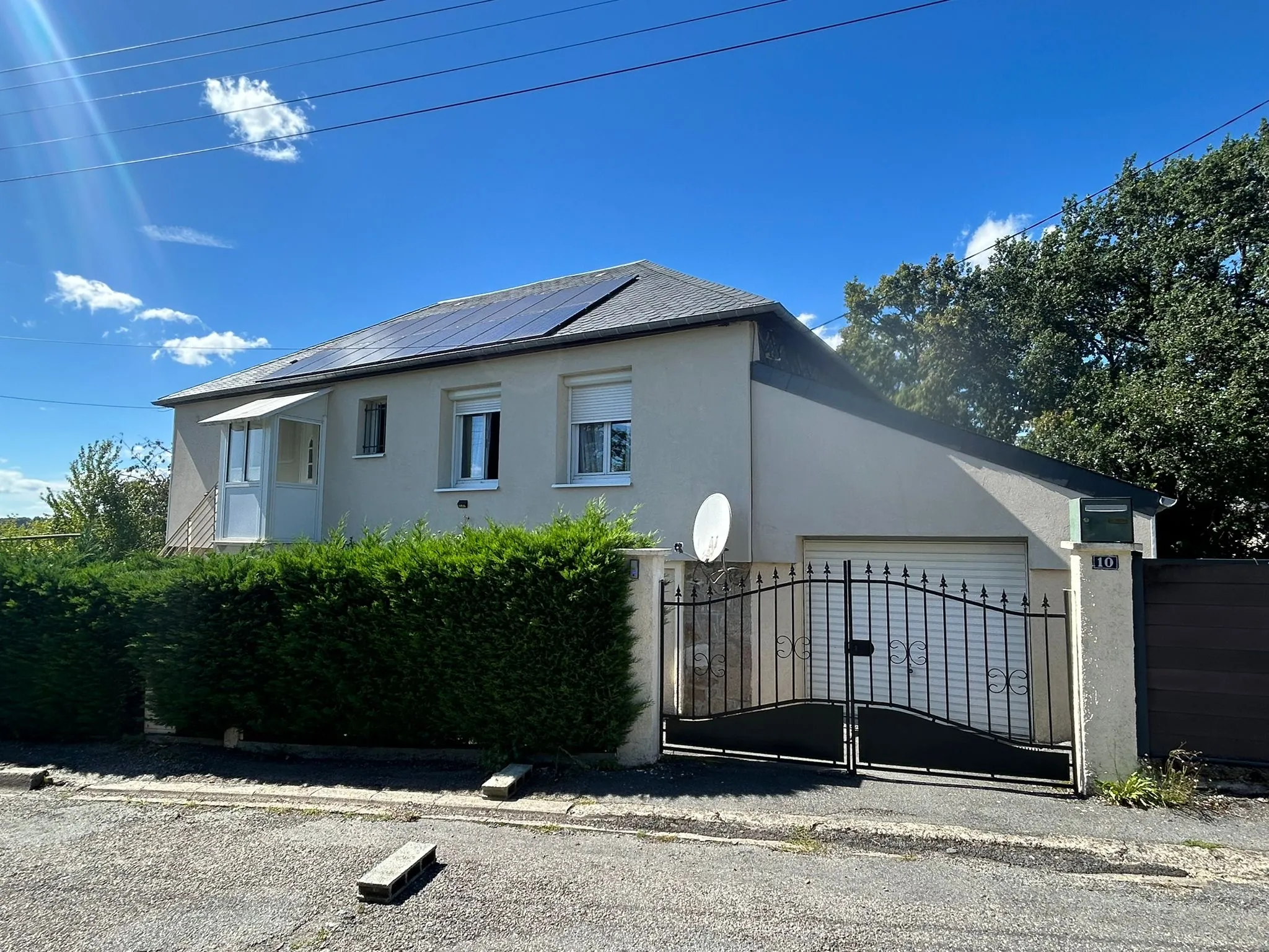 Maison à Egletons en Corrèze - 4 chambres, grand terrain, garage et proche écoles 