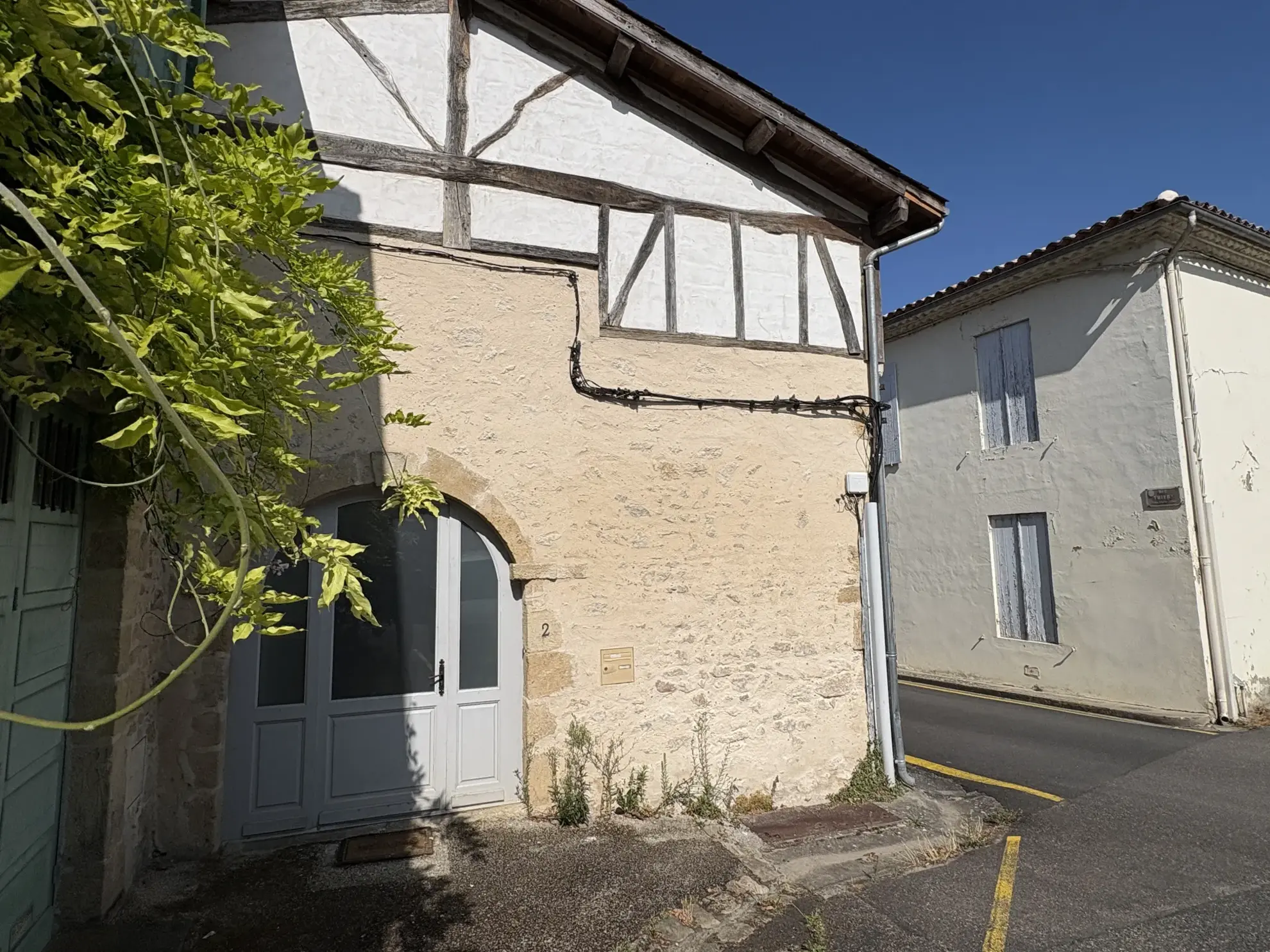 Charmante maison de village en pierre rénovée à Saint Macaire 