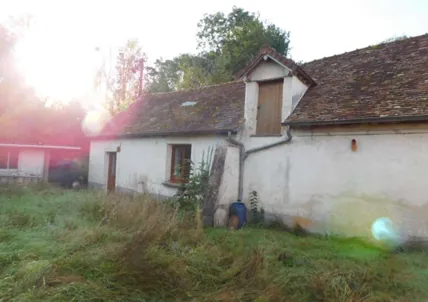 Maison à vendre de 57 m² à Gambais en vente aux enchères au prix de départ de 84 000 € 