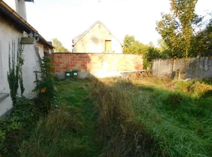 Maison à vendre de 57 m² à Gambais en vente aux enchères au prix de départ de 84 000 € 