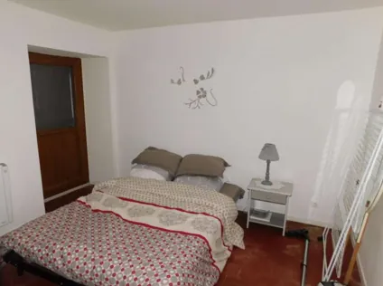 Maison à vendre de 57 m² à Gambais en vente aux enchères au prix de départ de 84 000 € 