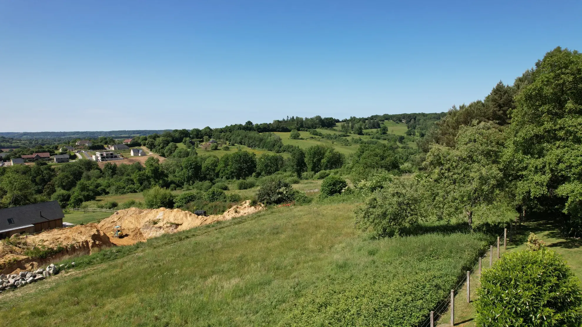 Magnifique terrain à bâtir proche de Pont l'Évêque avec vue sur la vallée 