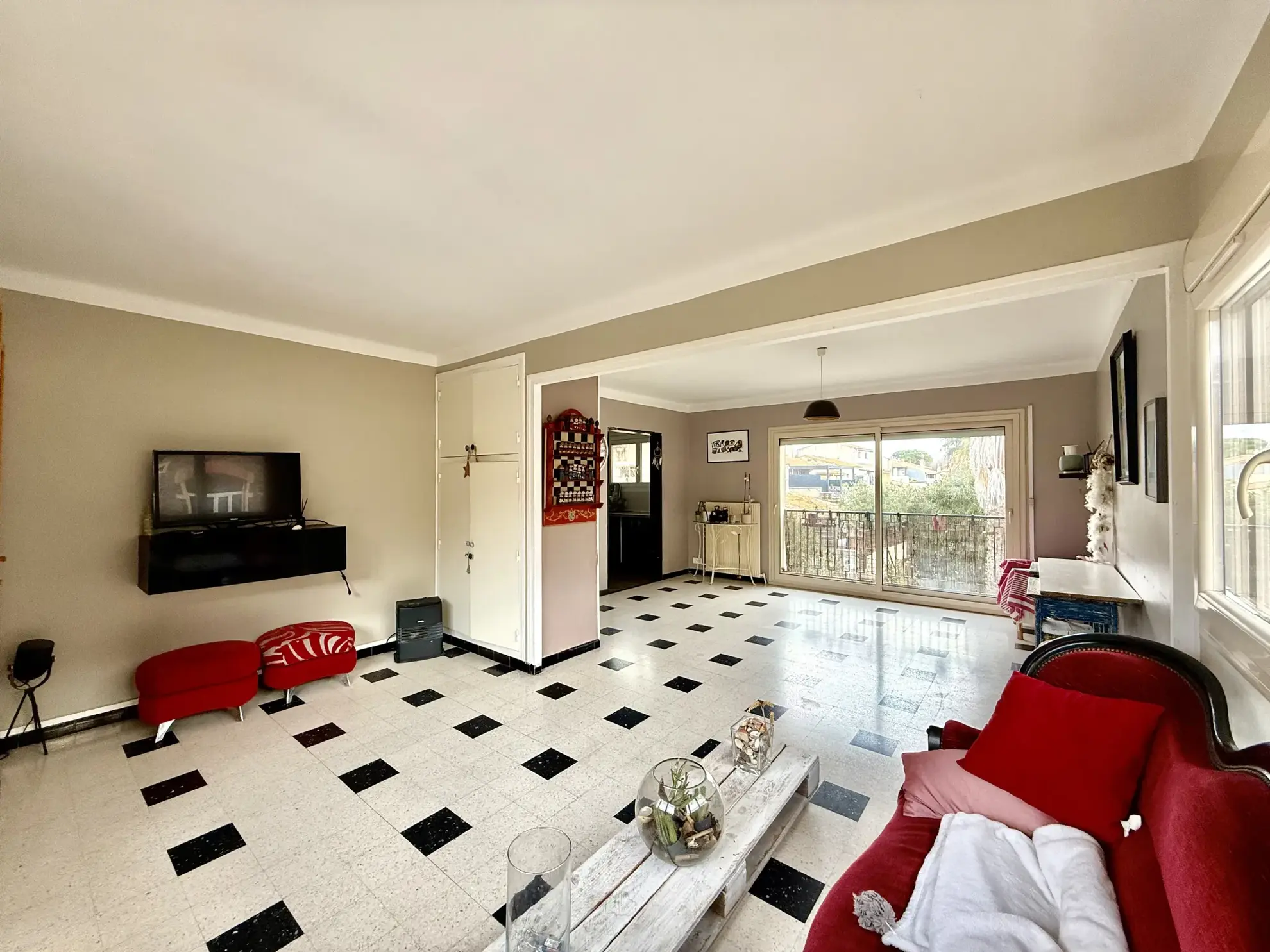 Maison T5 avec jardin et garage à Saint-Thibéry - Opportunité à saisir 