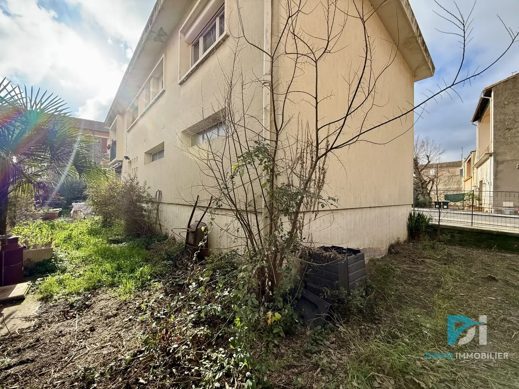 Maison T5 avec Jardin et Double Garage à Saint-Thibéry