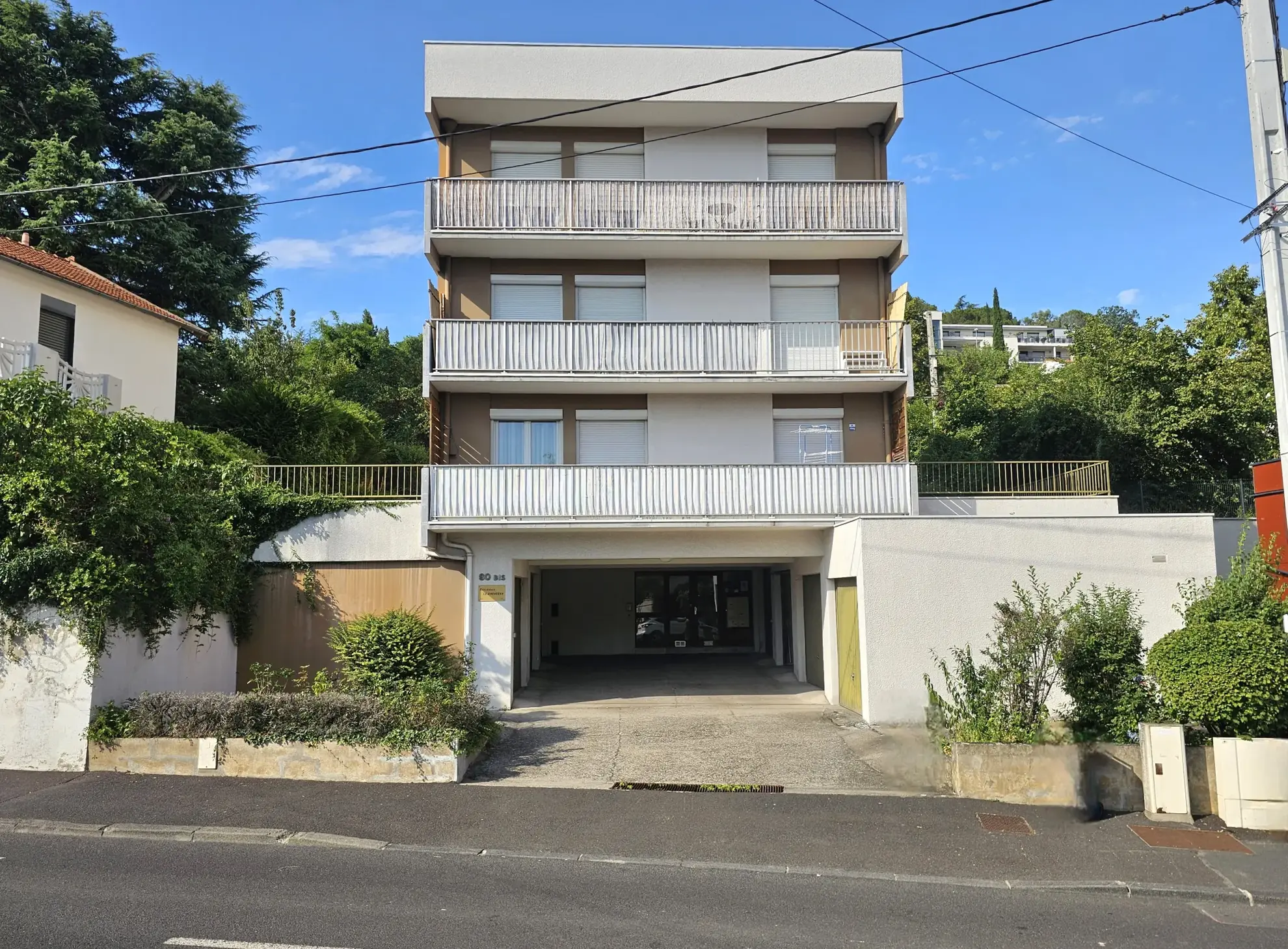 Appartement lumineux de 78m2 avec cave et stationnement à Clermont-Ferrand Montjuzet 