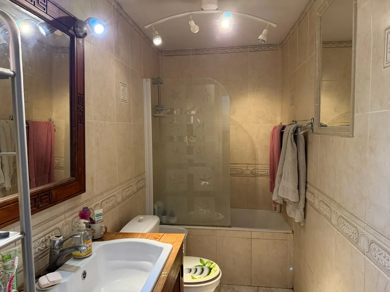 Maison de ville à Bessan avec 3 chambres et studio indépendant 