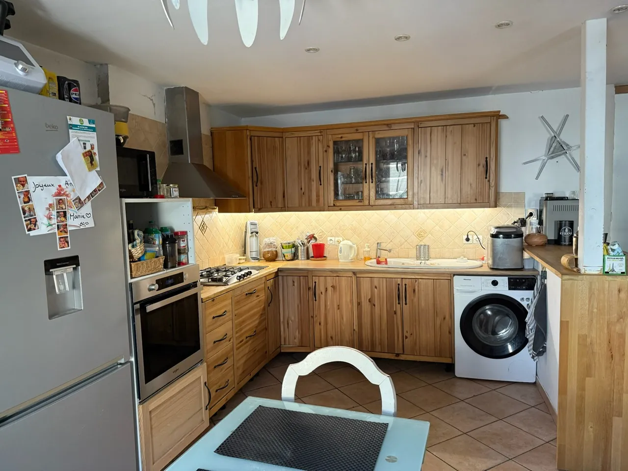 Maison de ville à Bessan avec 3 chambres et studio indépendant 