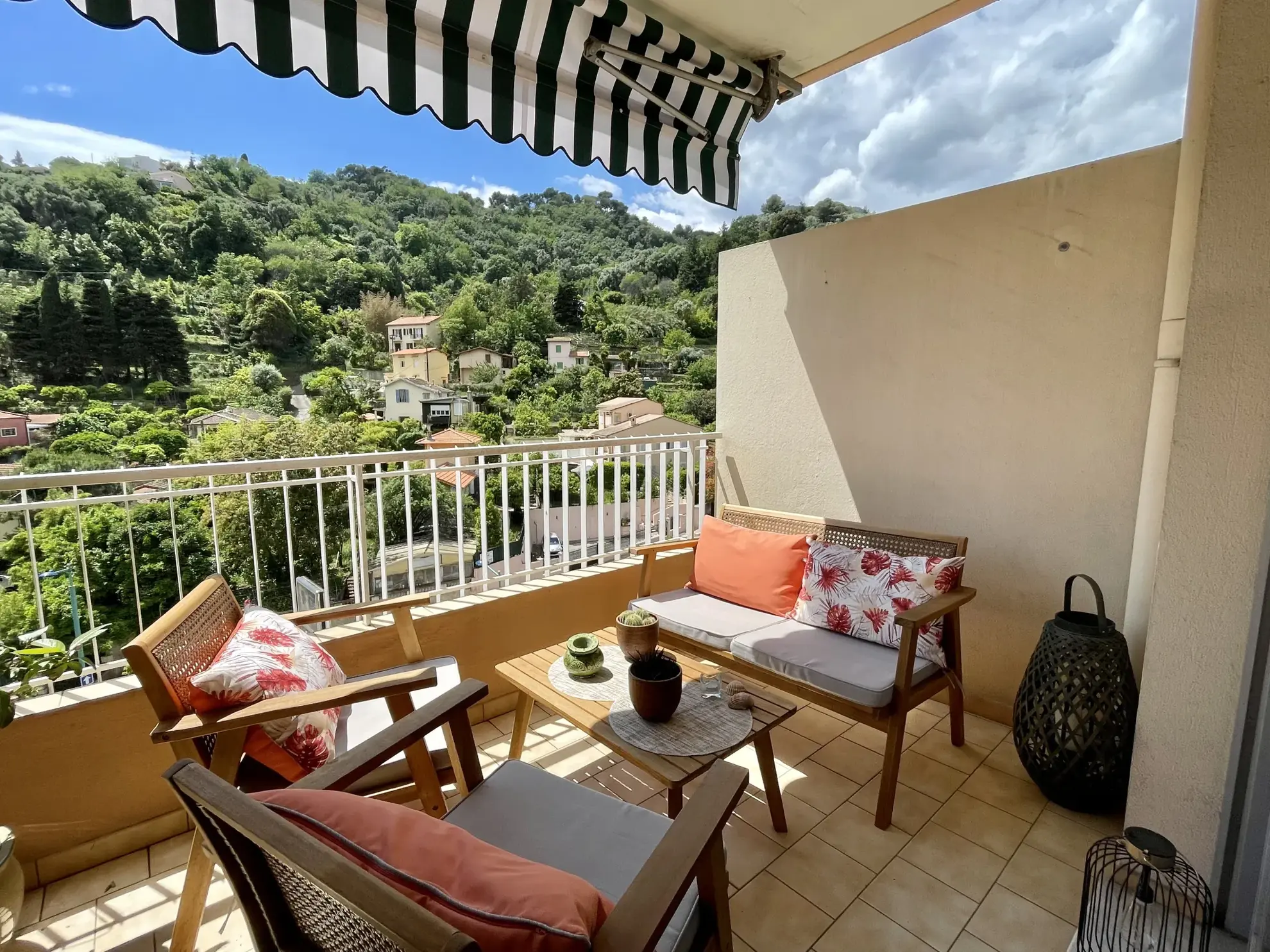Appartement 3 pièces de 72 m² à vendre à Menton avec terrasse et cave 