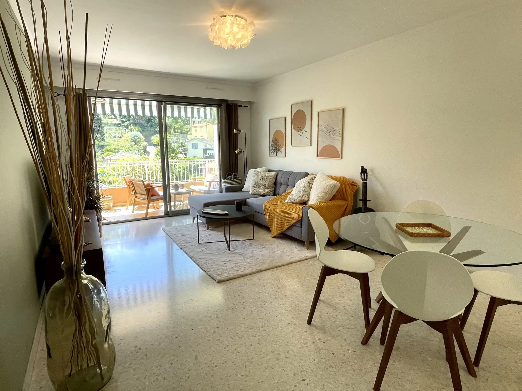 Appartement 3 pièces de 72 m² à vendre à Menton avec terrasse et cave 