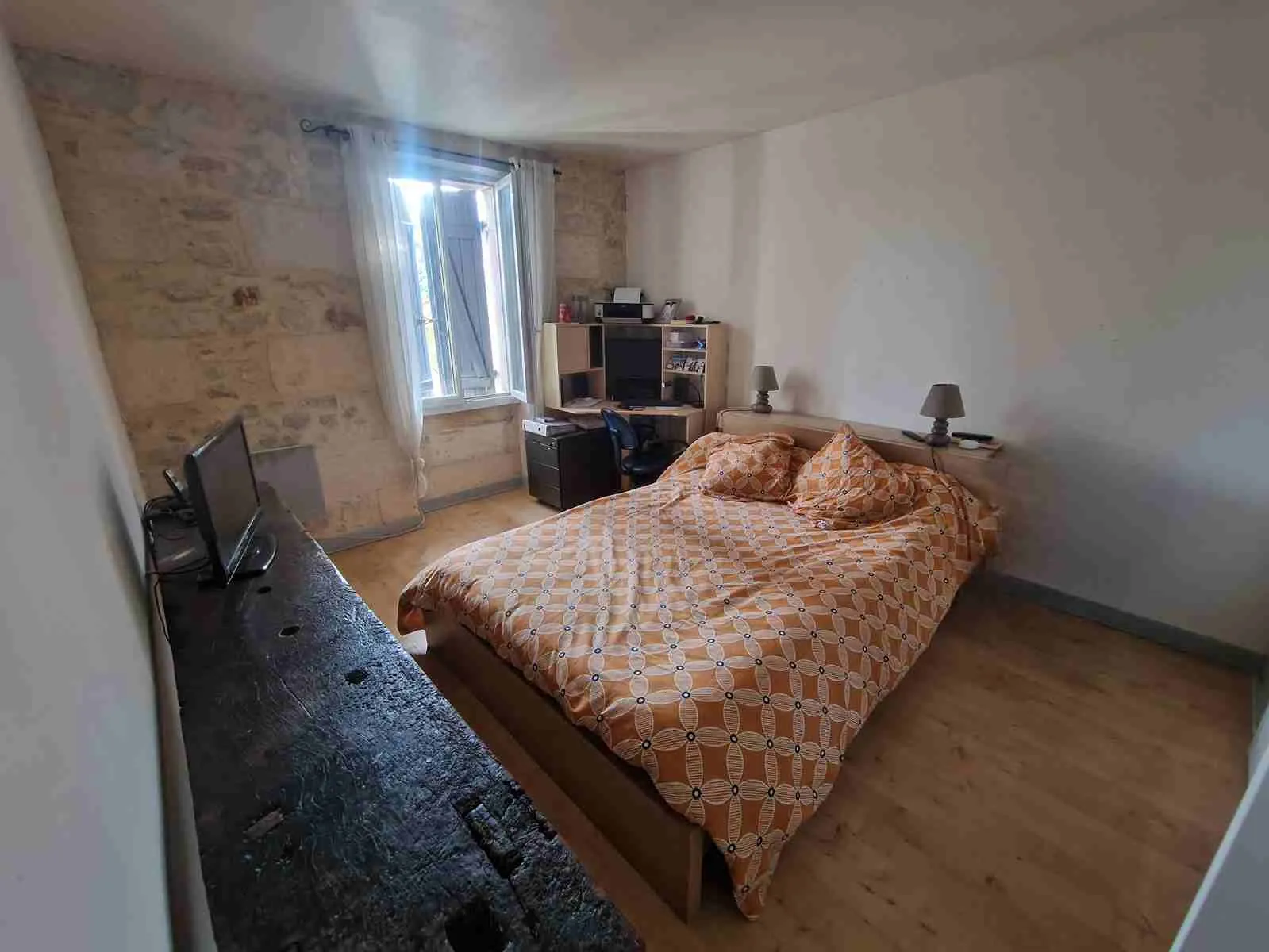 Charmante maison en pierre avec garage et dépendances à Saint-Paul, 116 m² sur terrain de 2643 m² 