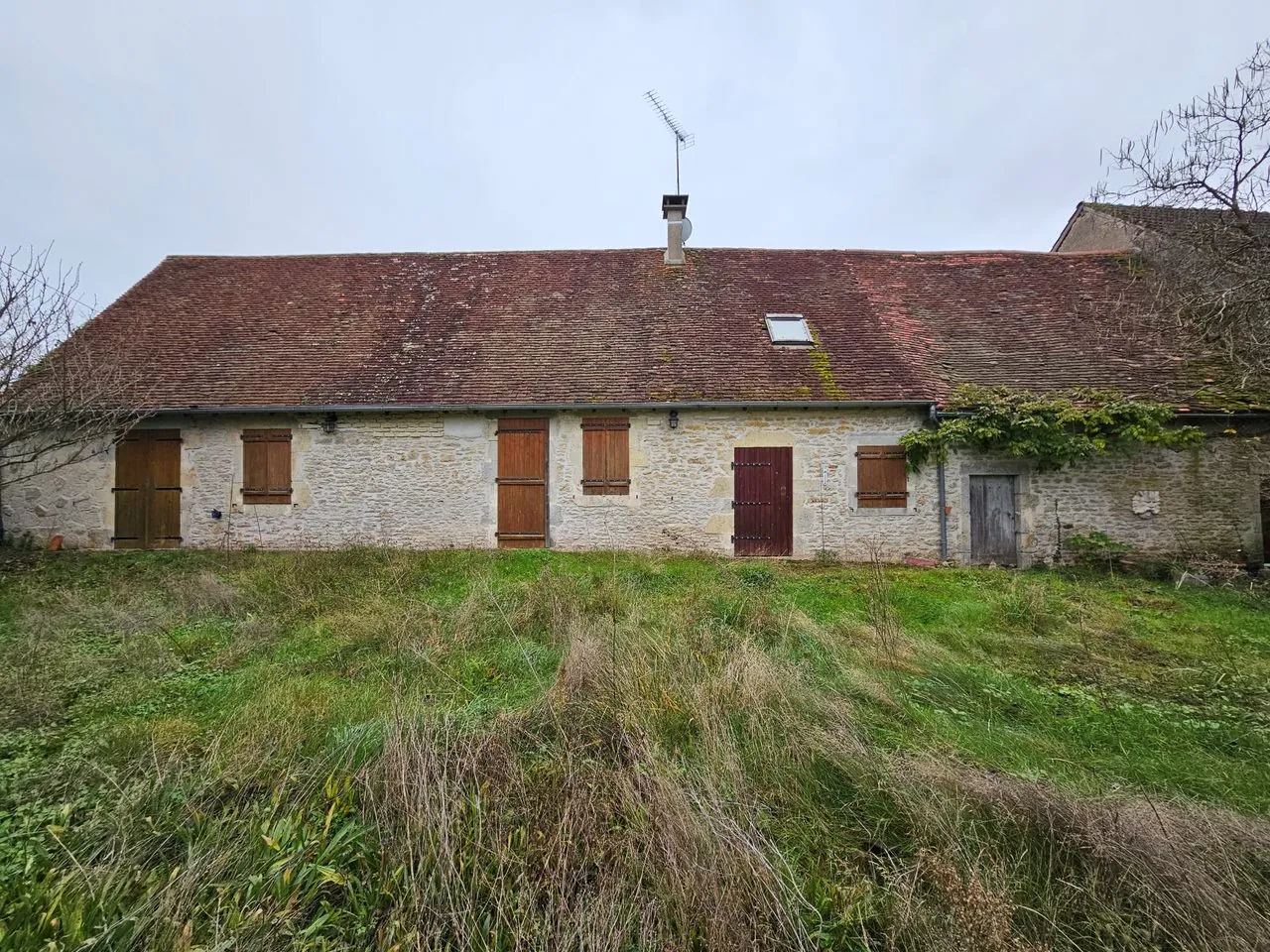 Maison à vendre avec jardin, dépendances et garage à Bannegon 