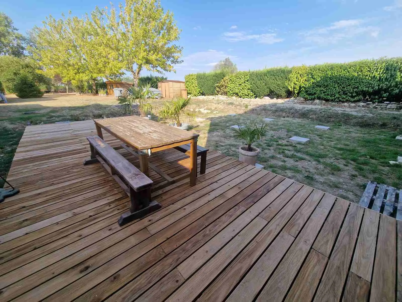 Charmante maison en pierre avec garage et dépendances à Saint-Paul, 116 m² sur terrain de 2643 m² 