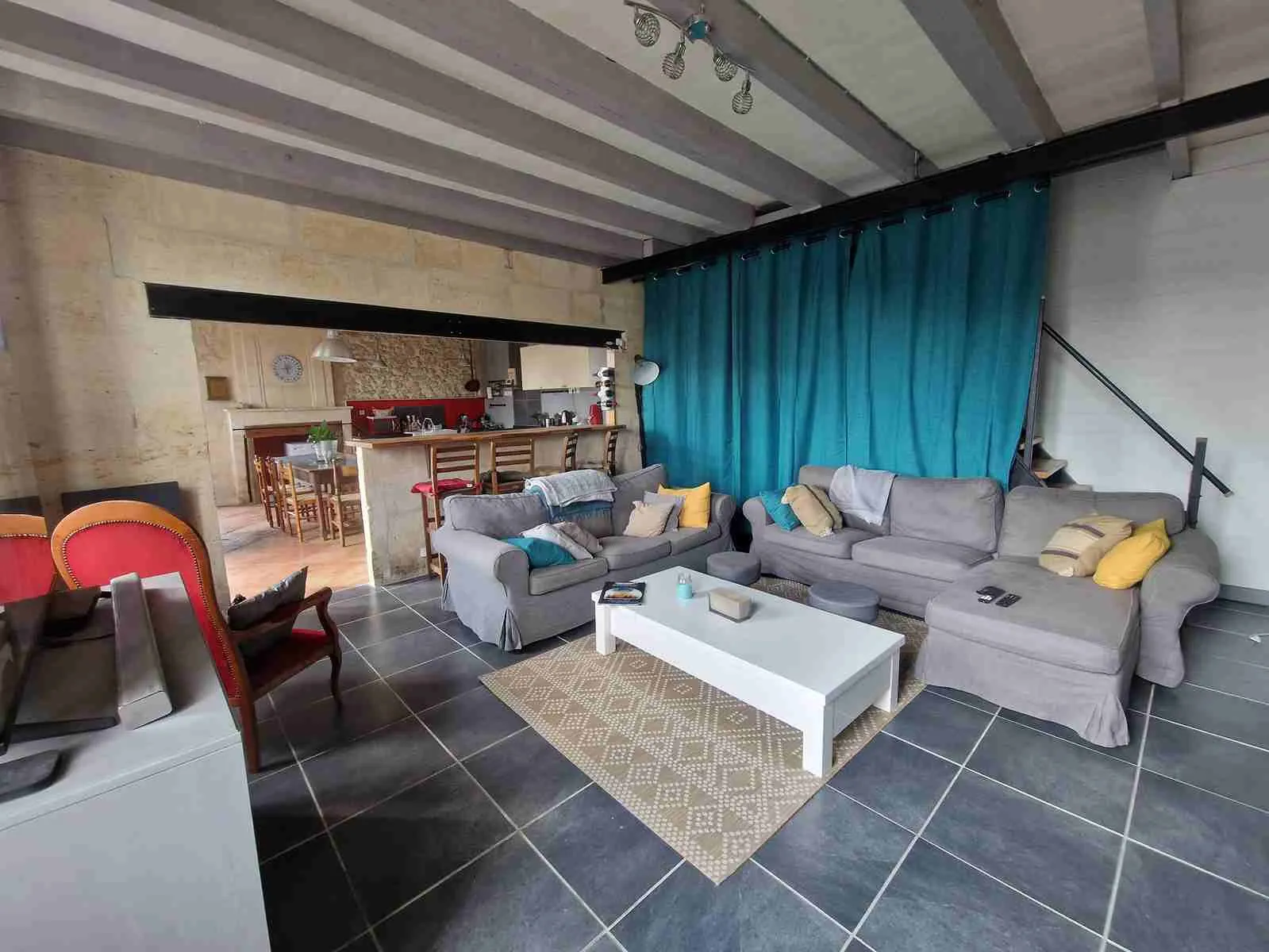 Charmante maison en pierre avec garage et dépendances à Saint-Paul, 116 m² sur terrain de 2643 m² 