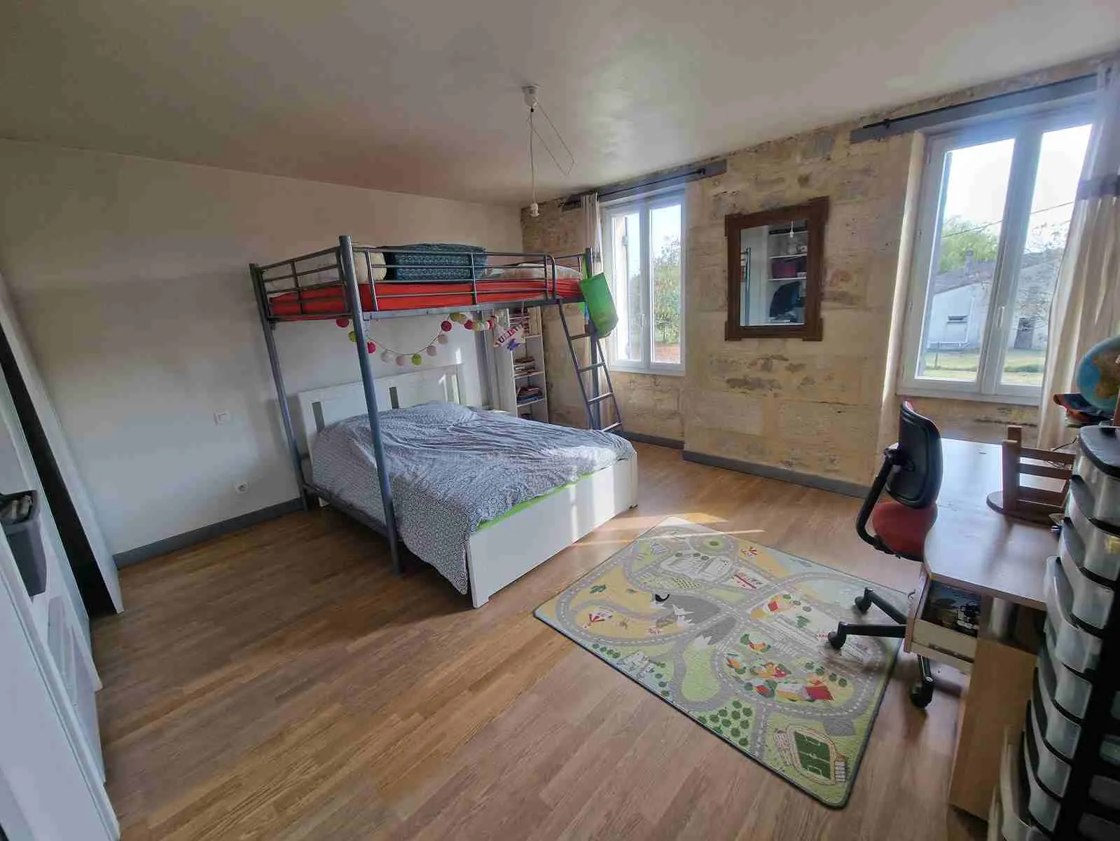 Charmante maison en pierre avec garage et dépendances à Saint-Paul, 116 m² sur terrain de 2643 m² 