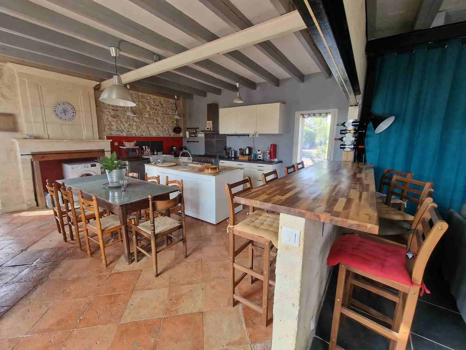 Charmante maison en pierre avec garage et dépendances à Saint-Paul, 116 m² sur terrain de 2643 m² 