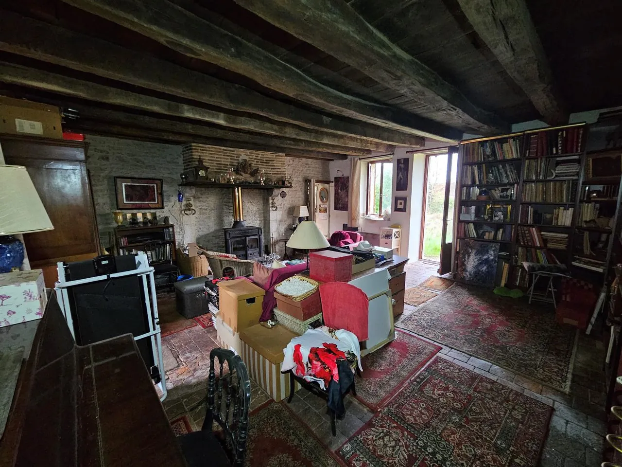 Maison à vendre avec jardin, dépendances et garage à Bannegon 