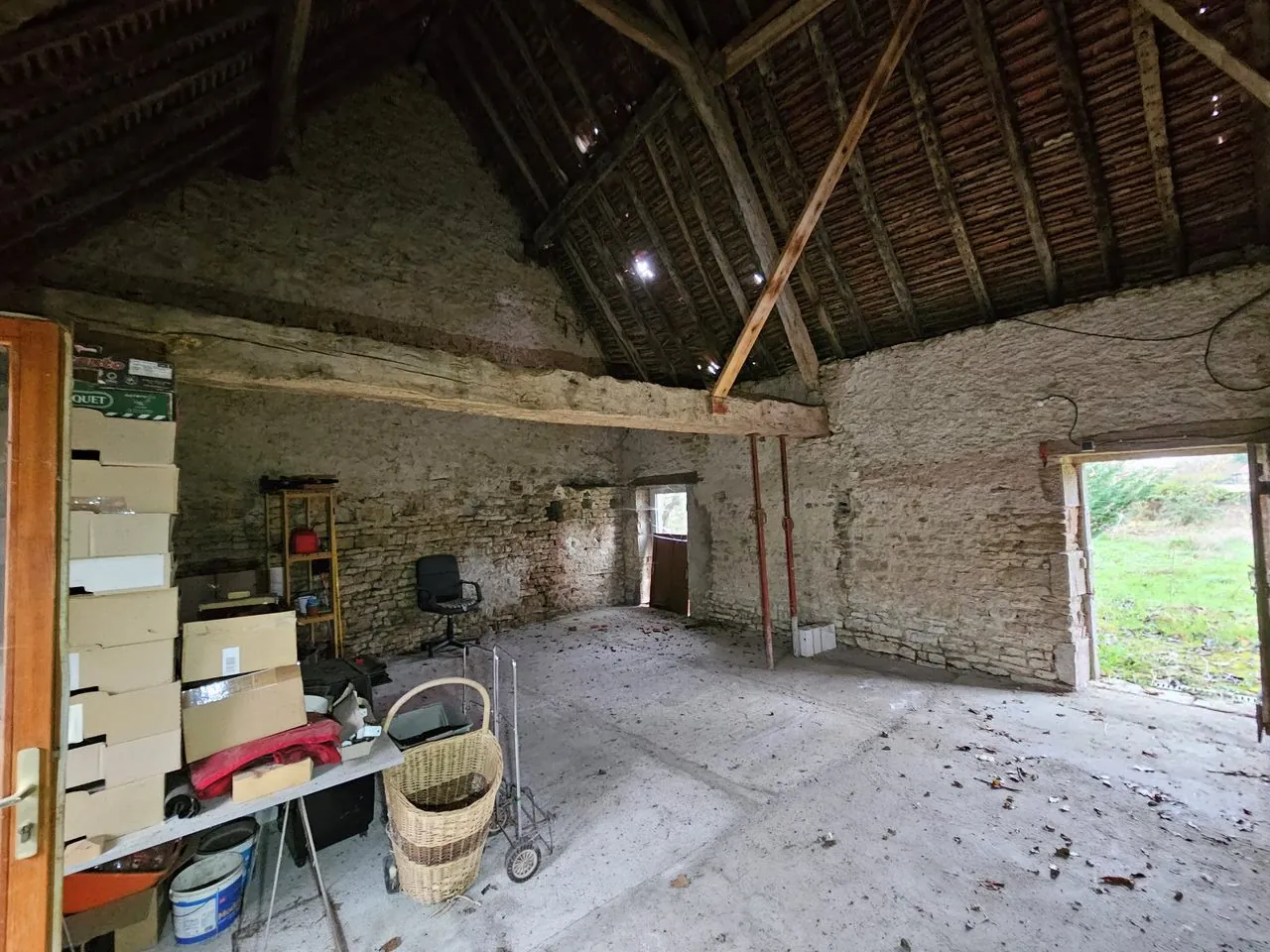 Maison à vendre avec jardin, dépendances et garage à Bannegon 