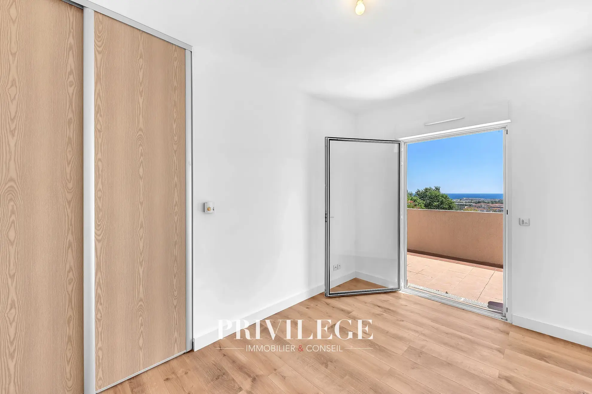 Appartement 2 pièces avec vue mer, terrasse et parking à Mandelieu La Napoule 