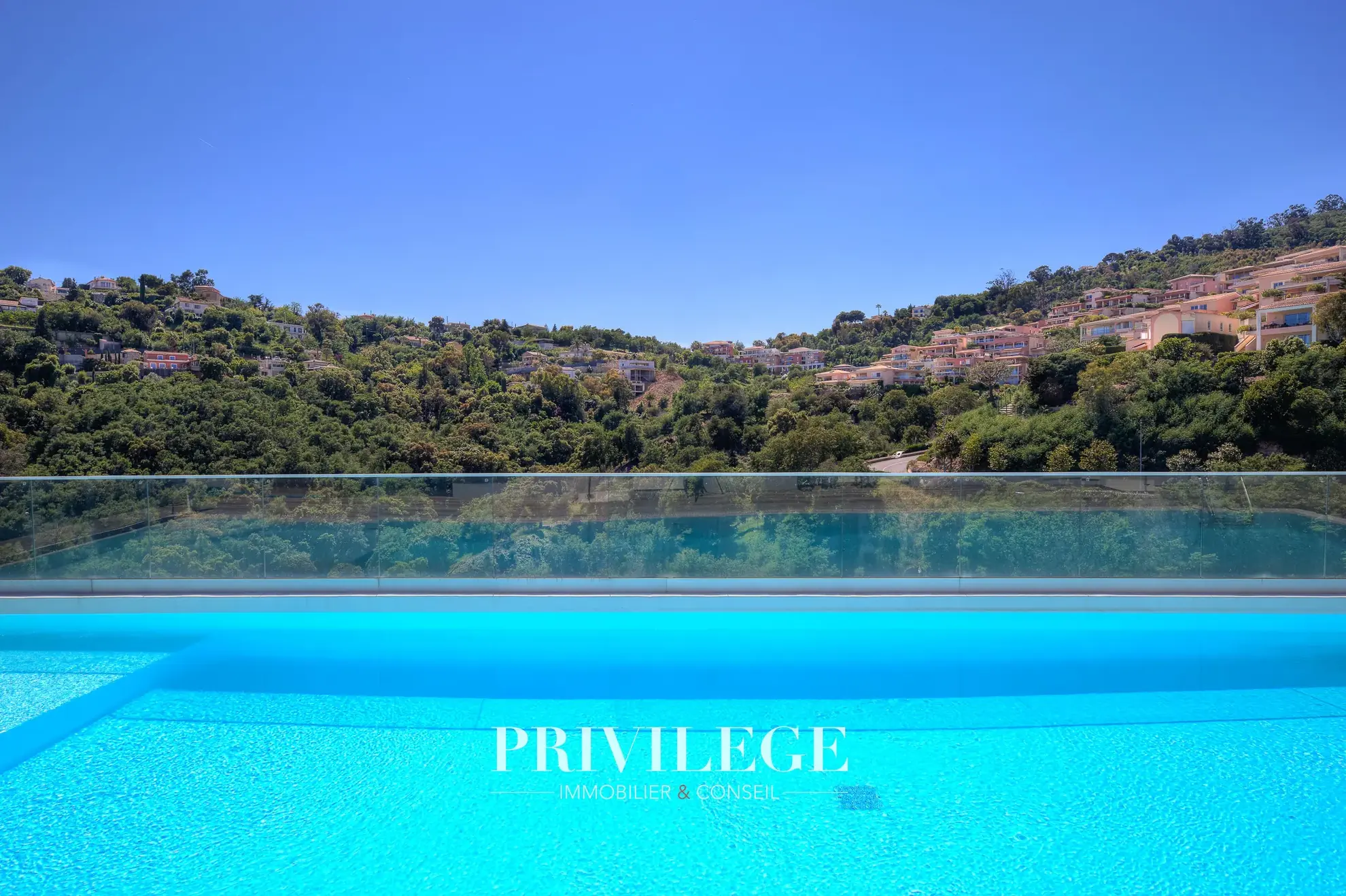 Appartement 2 pièces avec vue mer, terrasse et parking à Mandelieu La Napoule 