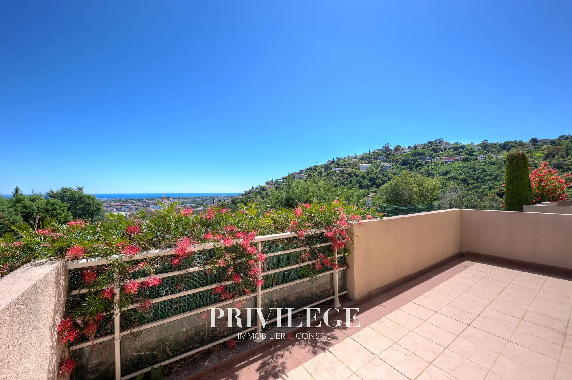 Appartement 2 pièces avec vue mer, terrasse et parking à Mandelieu La Napoule