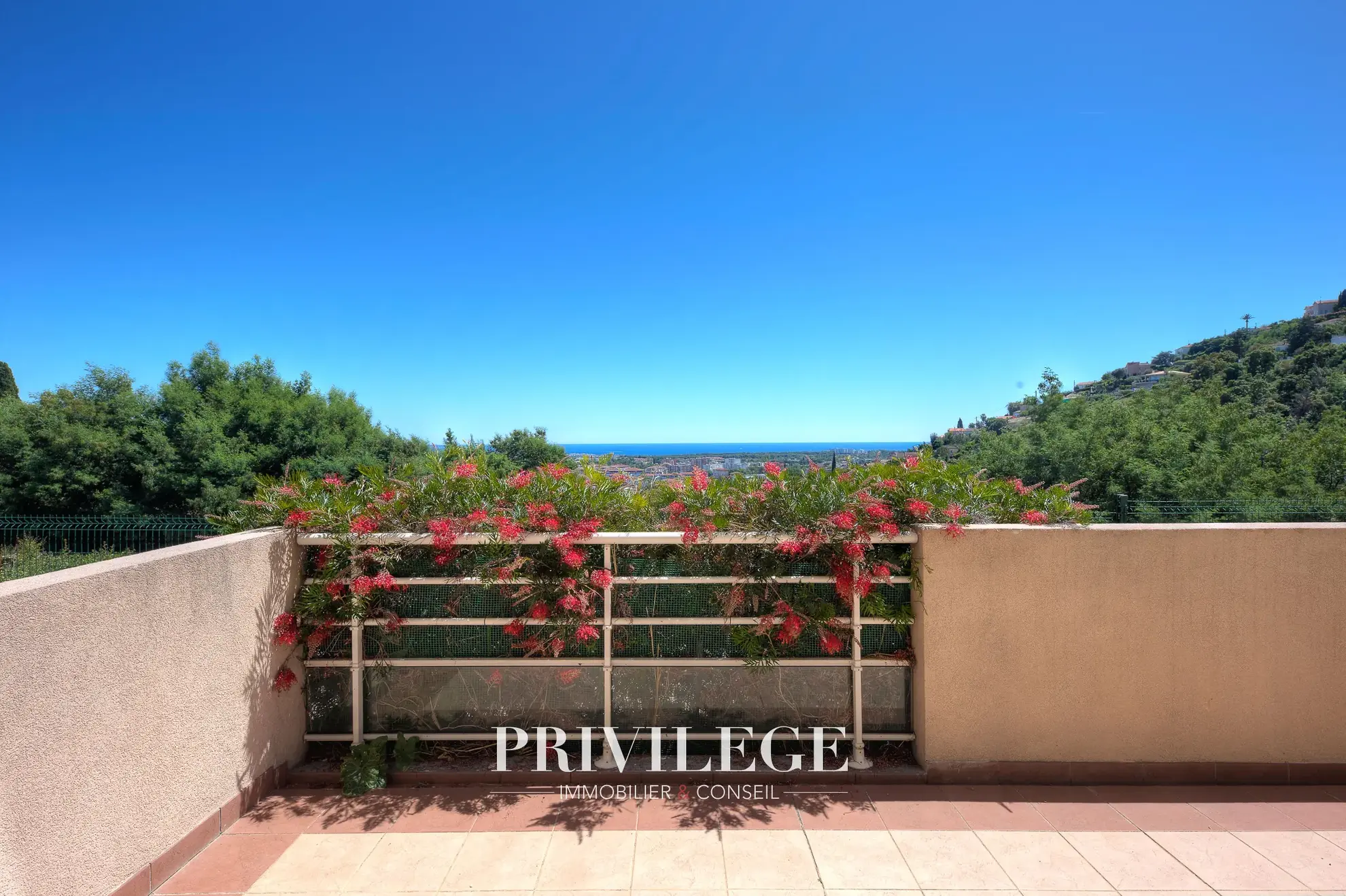 Appartement 2 pièces avec vue mer, terrasse et parking à Mandelieu La Napoule 