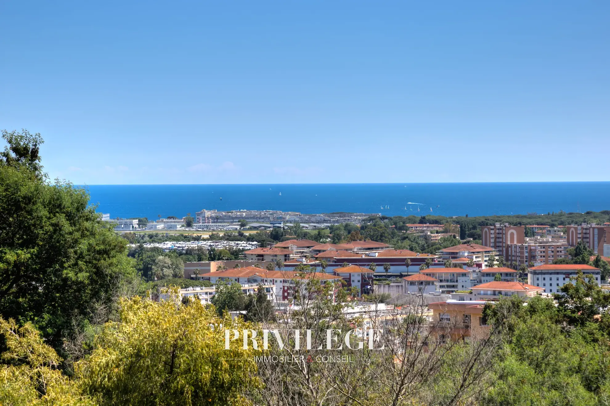 Appartement 2 pièces avec vue mer, terrasse et parking à Mandelieu La Napoule 
