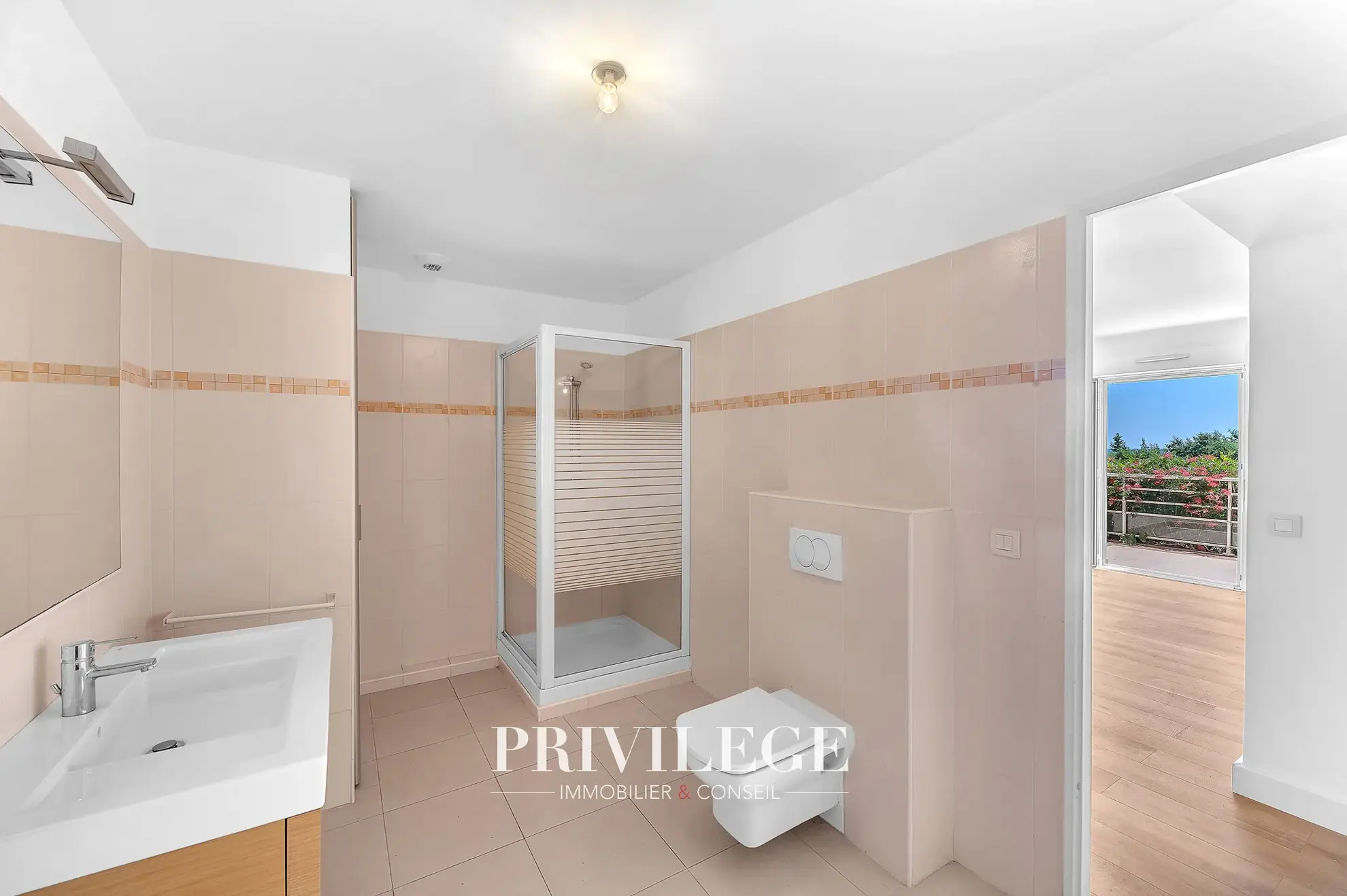 Appartement 2 pièces avec vue mer, terrasse et parking à Mandelieu La Napoule 