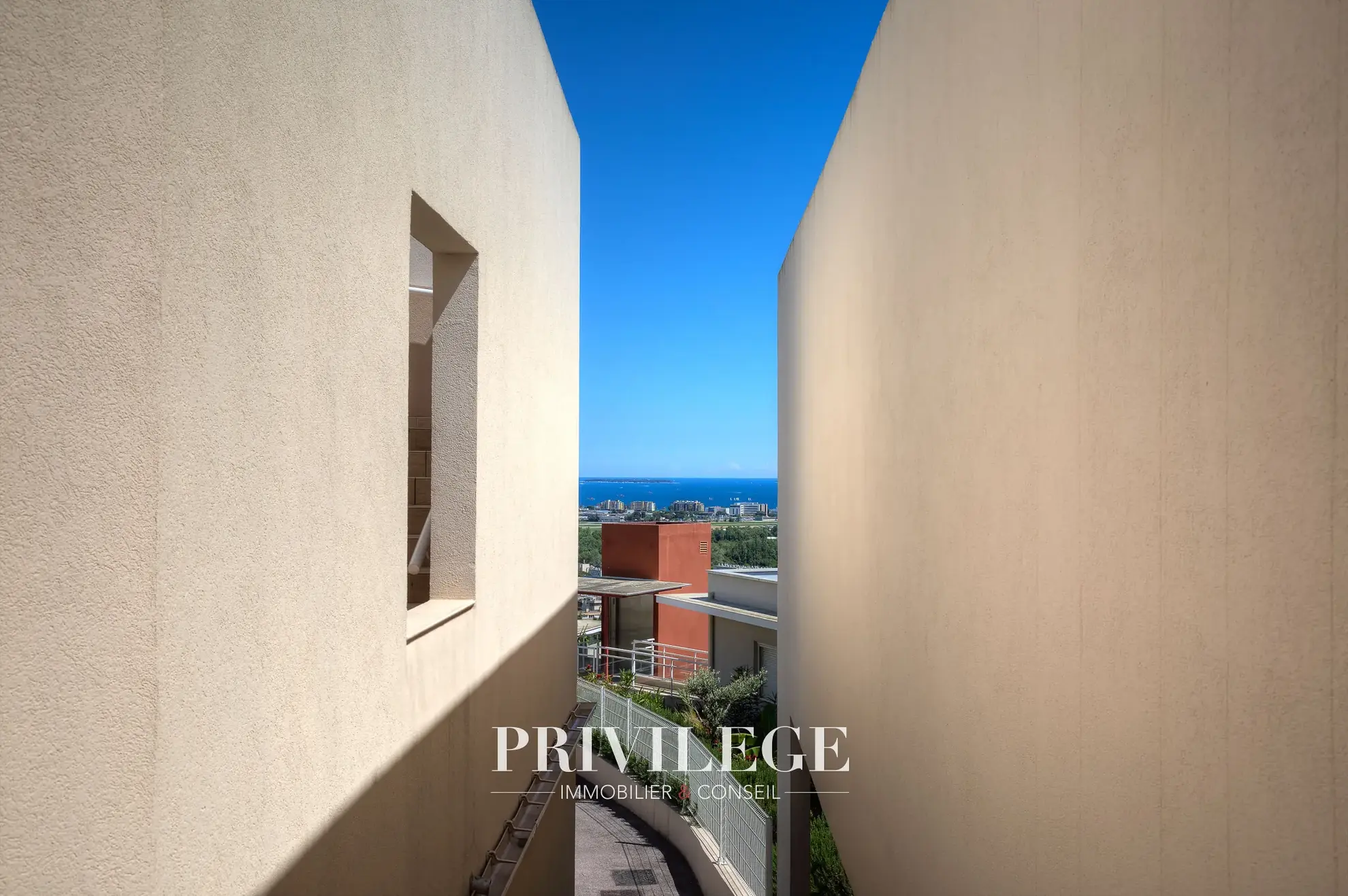 Appartement 2 pièces avec vue mer, terrasse et parking à Mandelieu La Napoule 