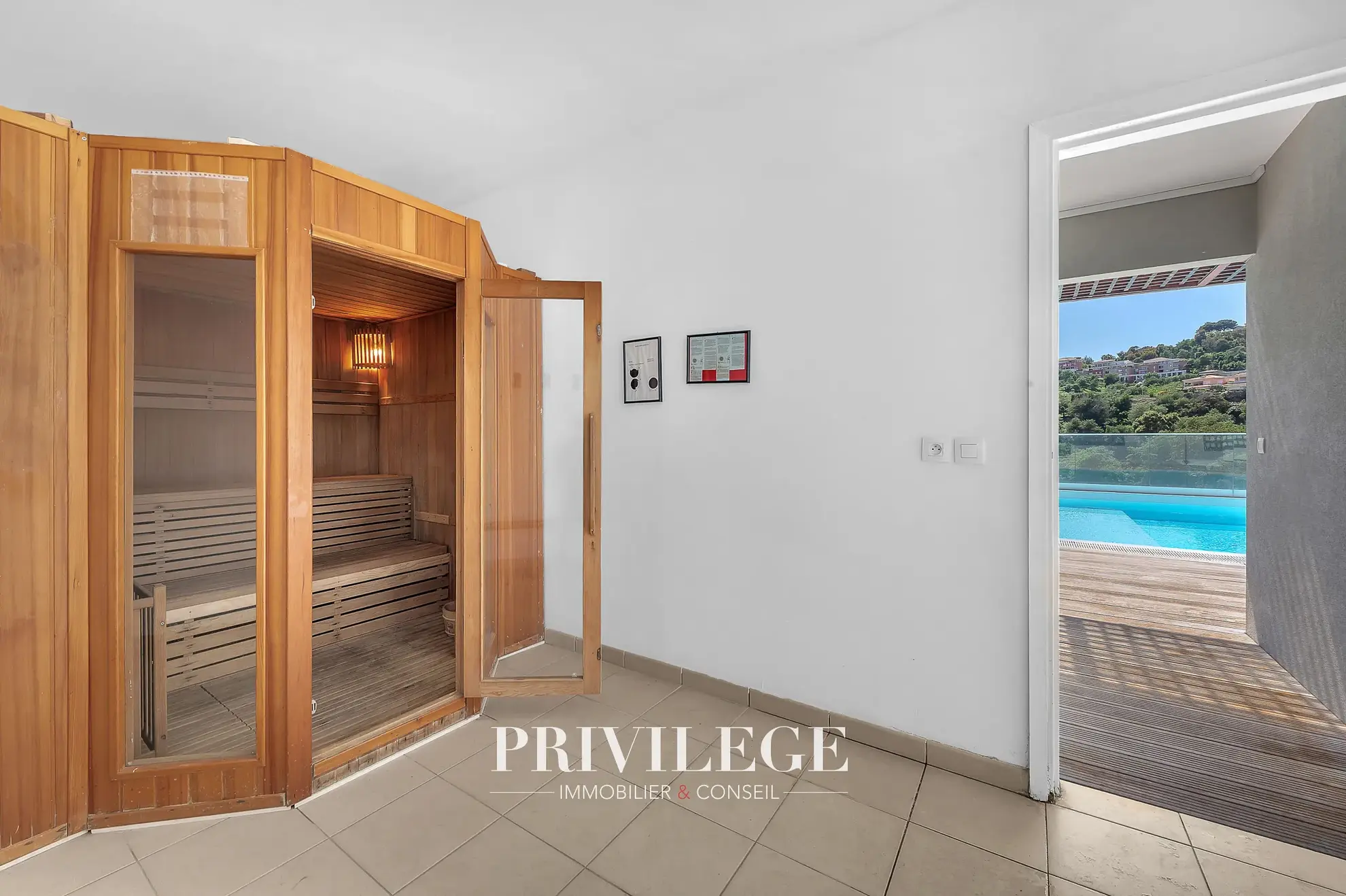 Appartement 2 pièces avec vue mer, terrasse et parking à Mandelieu La Napoule 