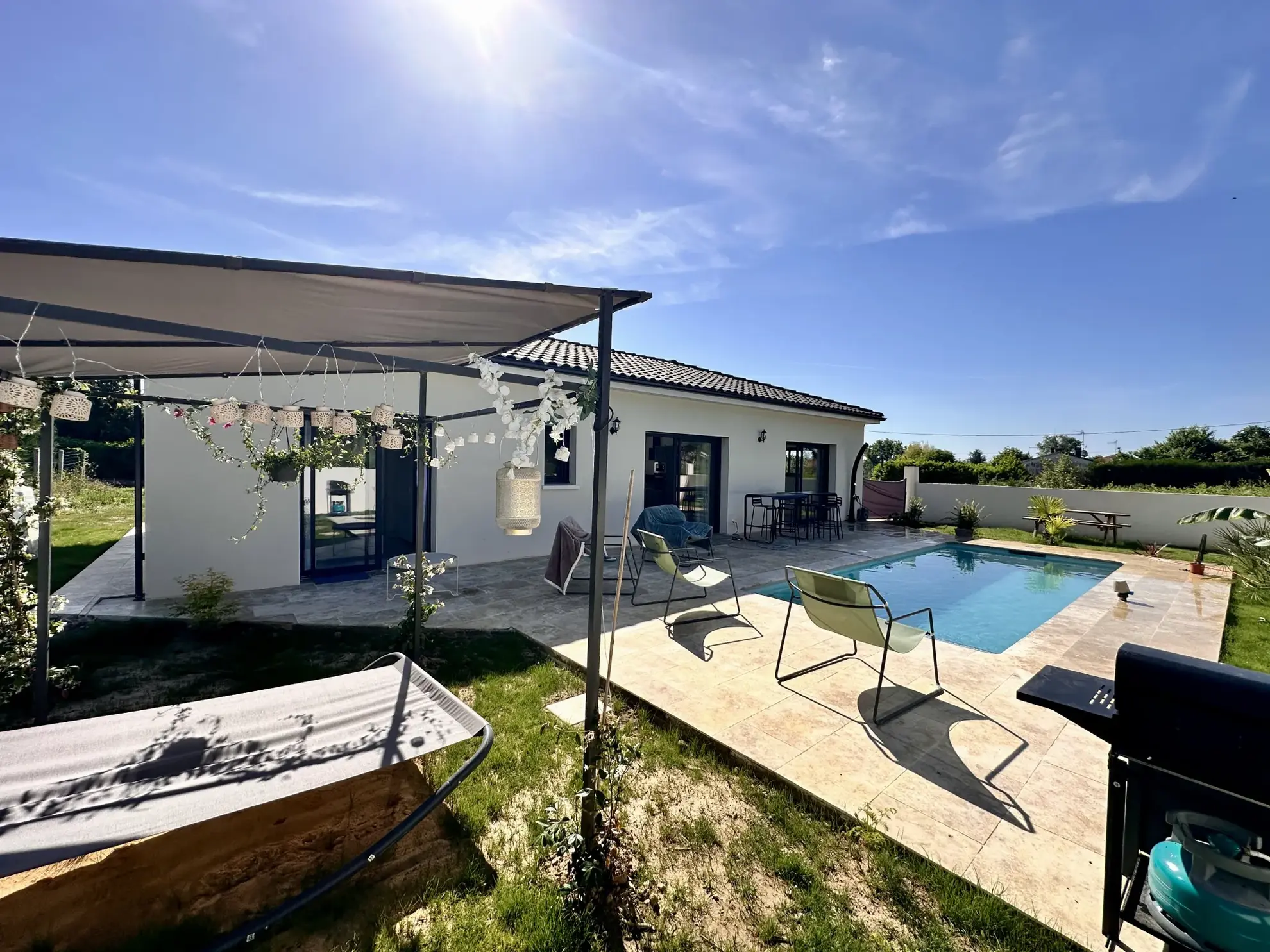 Maison neuve de plain-pied avec piscine à Creysse, à proximité de Bergerac 