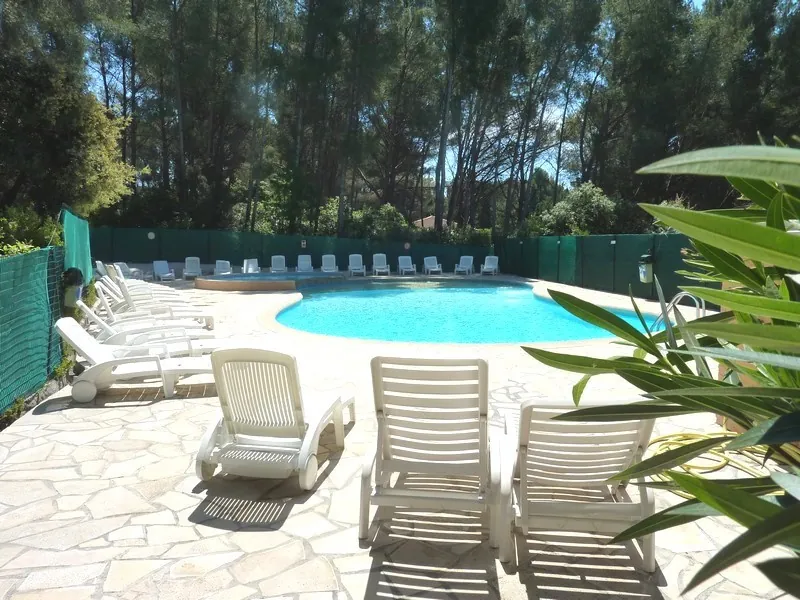 Studio en Rez-de-Jardin avec Jardin et Piscine à Sanary-sur-Mer 