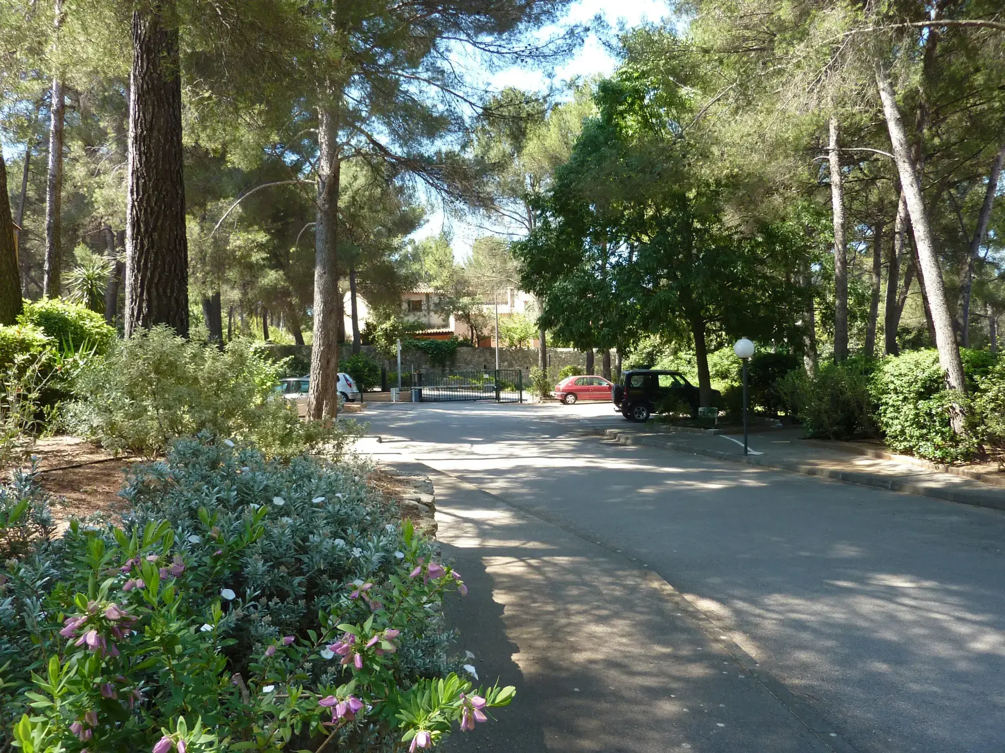 Studio en Rez-de-Jardin avec Jardin et Piscine à Sanary-sur-Mer 