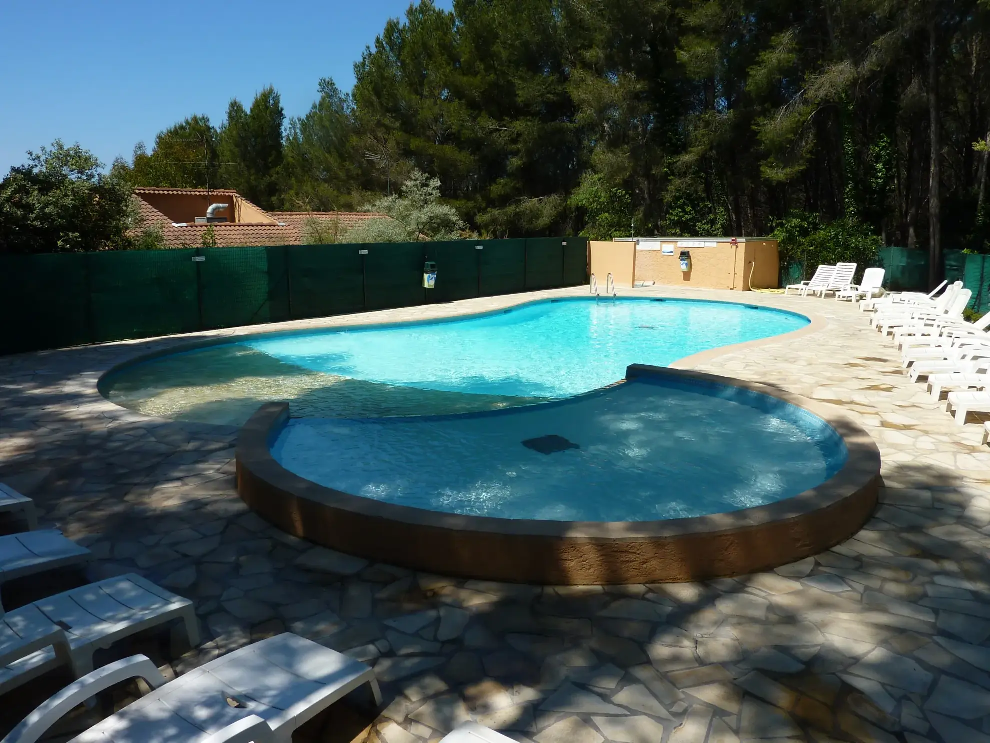 Studio en Rez-de-Jardin avec Jardin et Piscine à Sanary-sur-Mer 