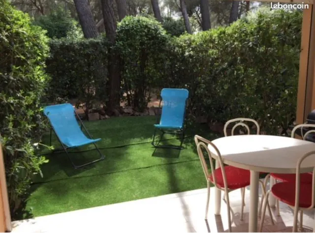 Studio en Rez-de-Jardin avec Jardin et Piscine à Sanary-sur-Mer 