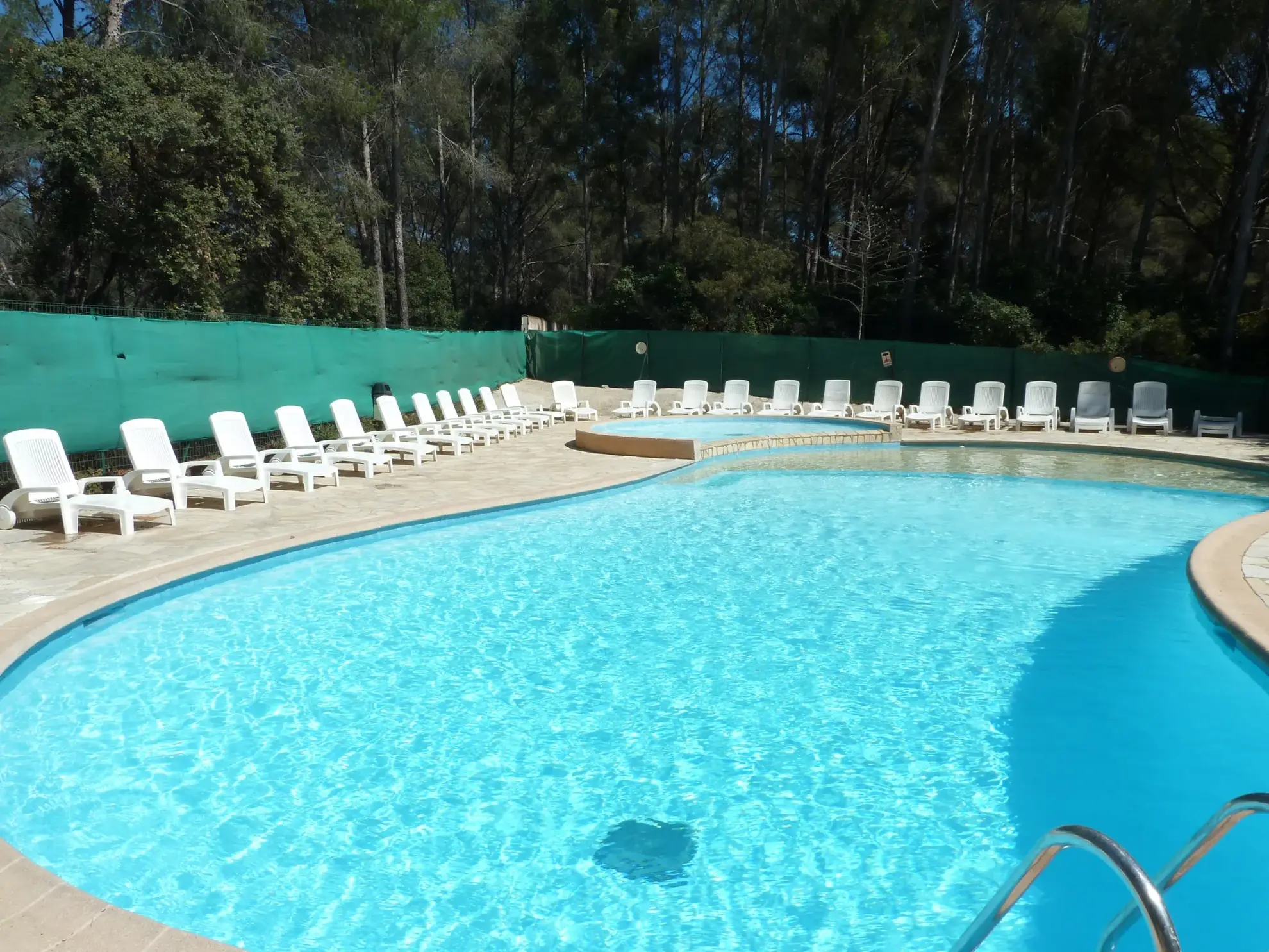 Studio en Rez-de-Jardin avec Jardin et Piscine à Sanary-sur-Mer