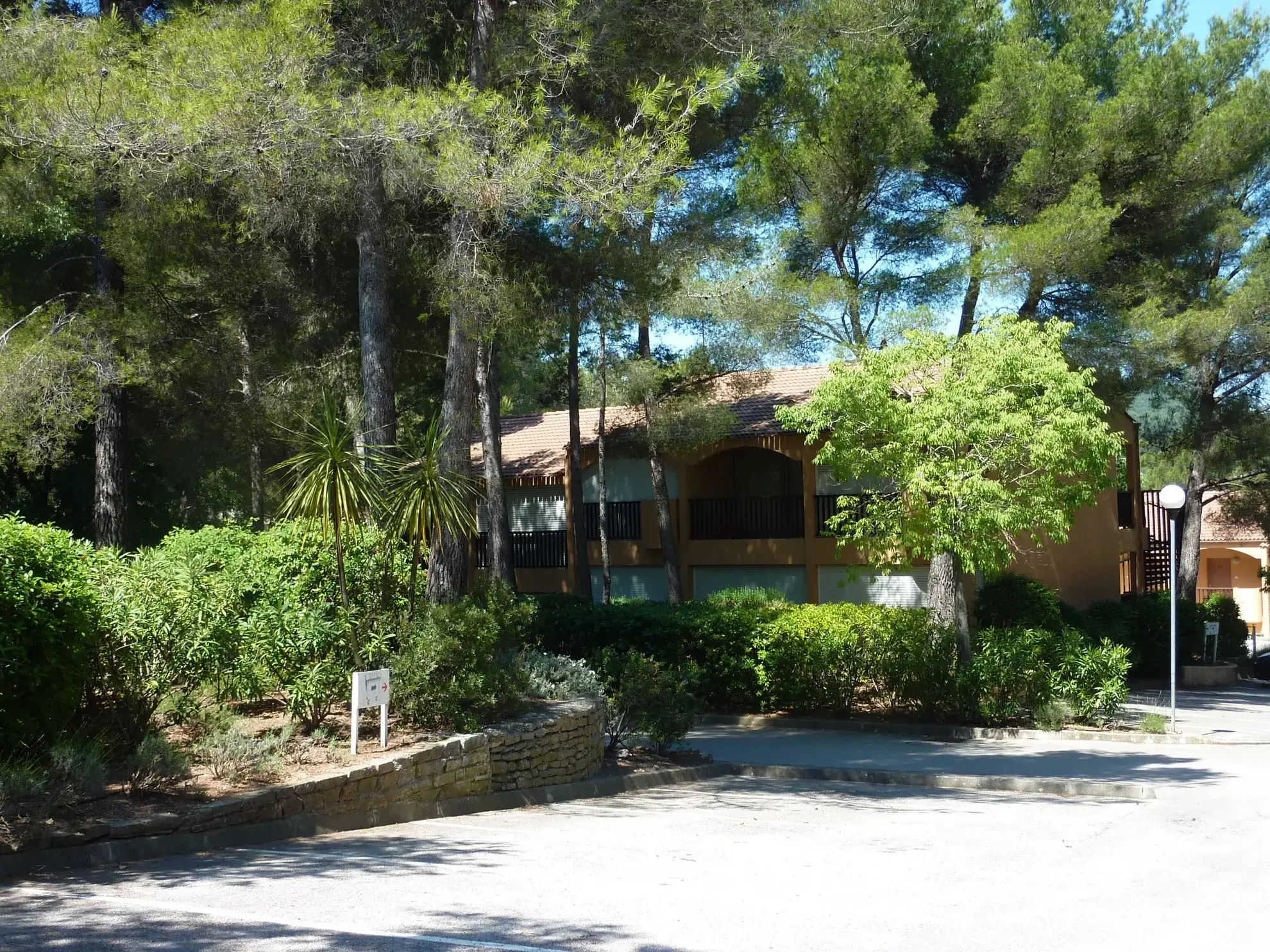 Studio en Rez-de-Jardin avec Jardin et Piscine à Sanary-sur-Mer 