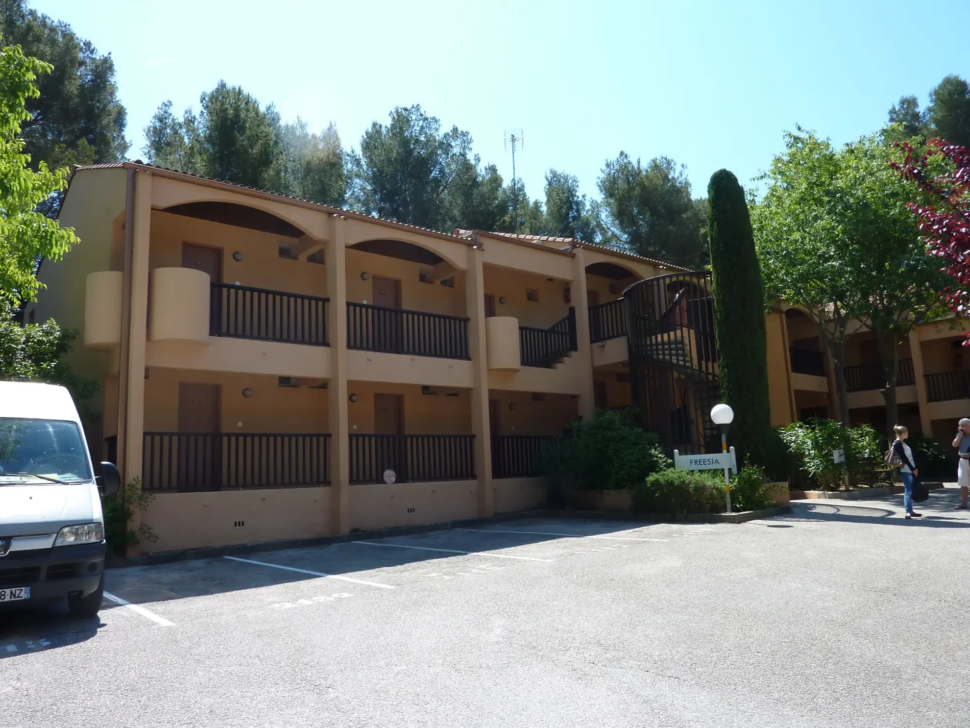 Studio en Rez-de-Jardin avec Jardin et Piscine à Sanary-sur-Mer 