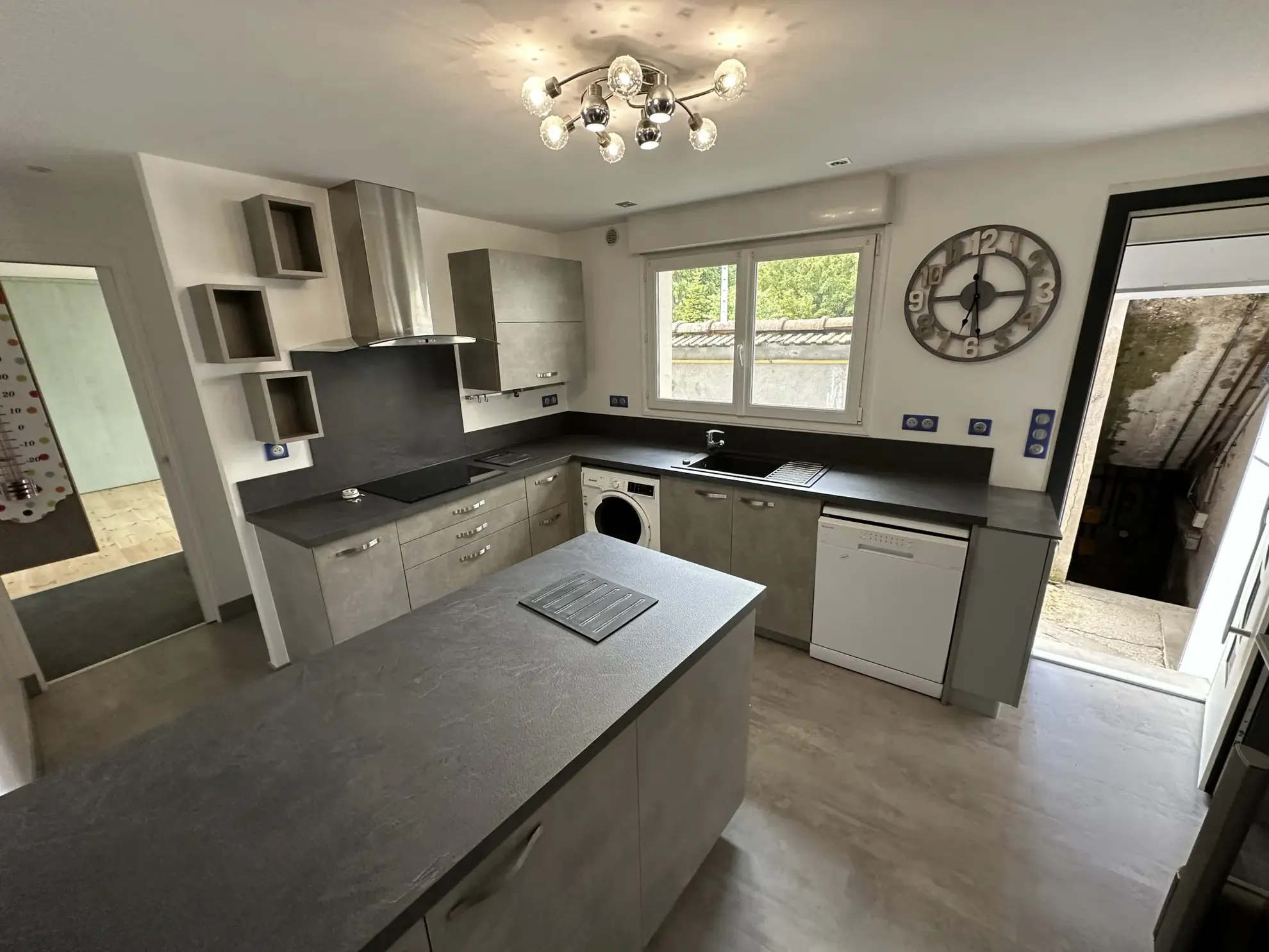 Bel ensemble immobilier de 82,50 m² à Ambert avec terrasse et caves 