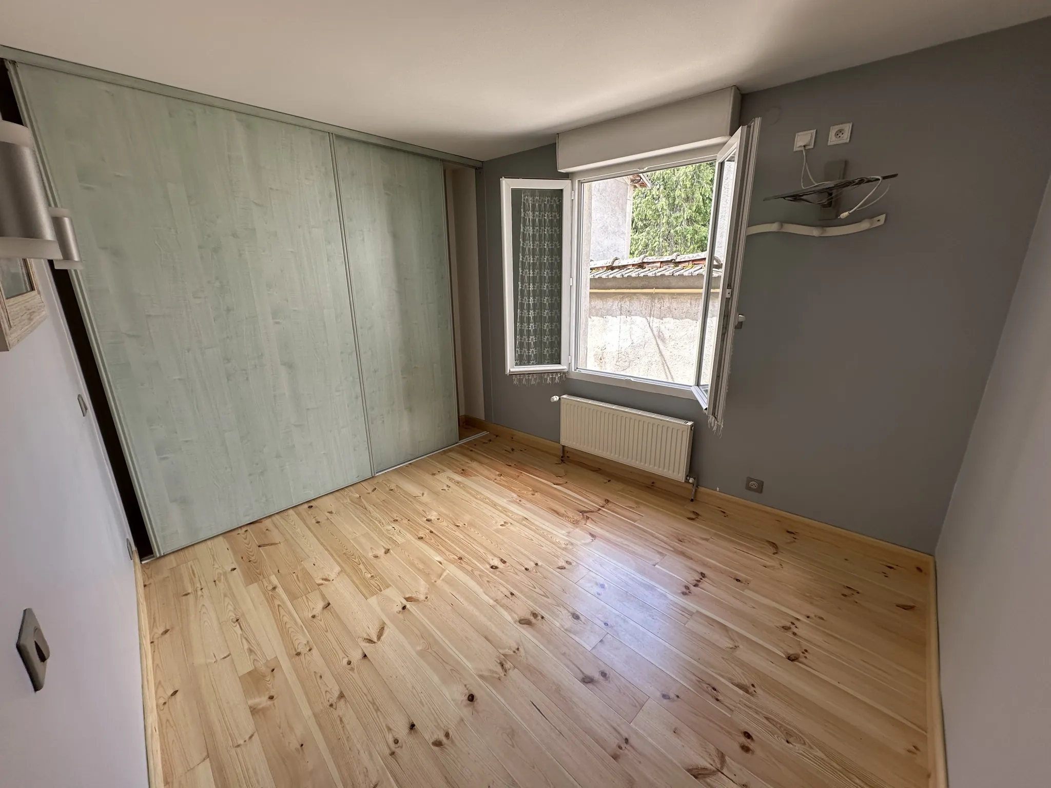 Bel ensemble immobilier de 82,50 m² à Ambert avec terrasse et caves 