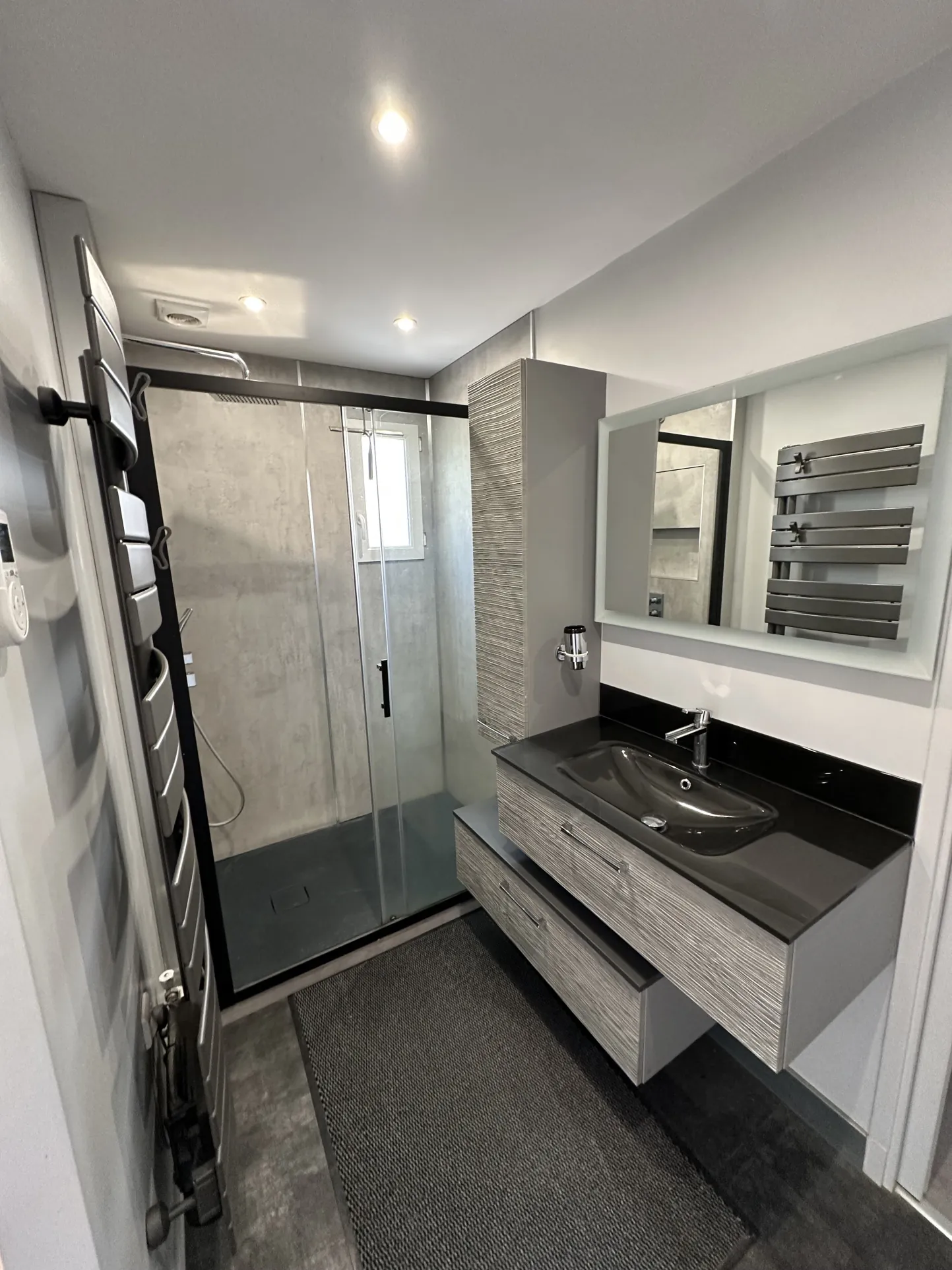 Bel ensemble immobilier de 82,50 m² à Ambert avec terrasse et caves 