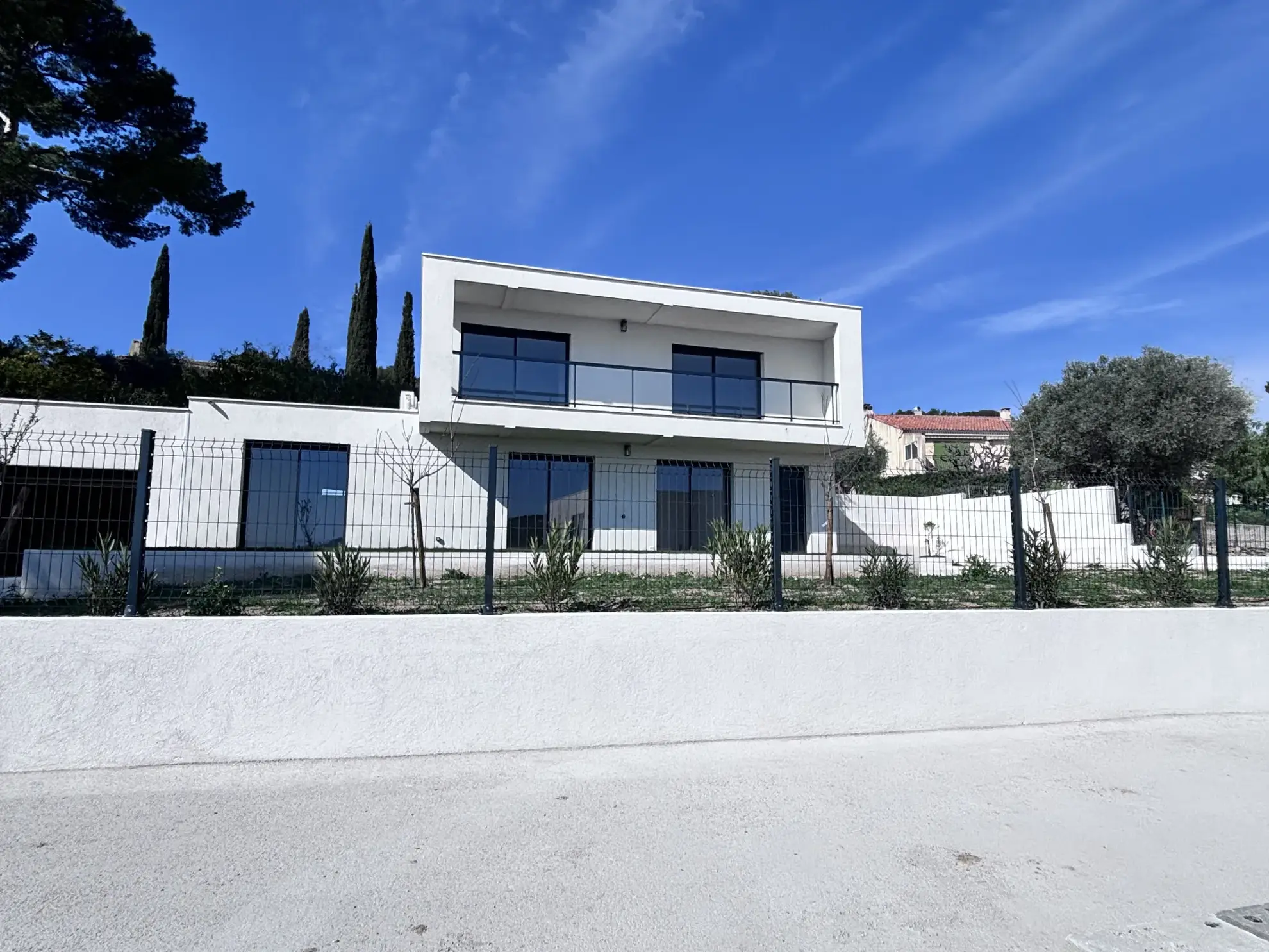 Villa contemporaine à vendre à Ceyreste avec piscine et vue mer 