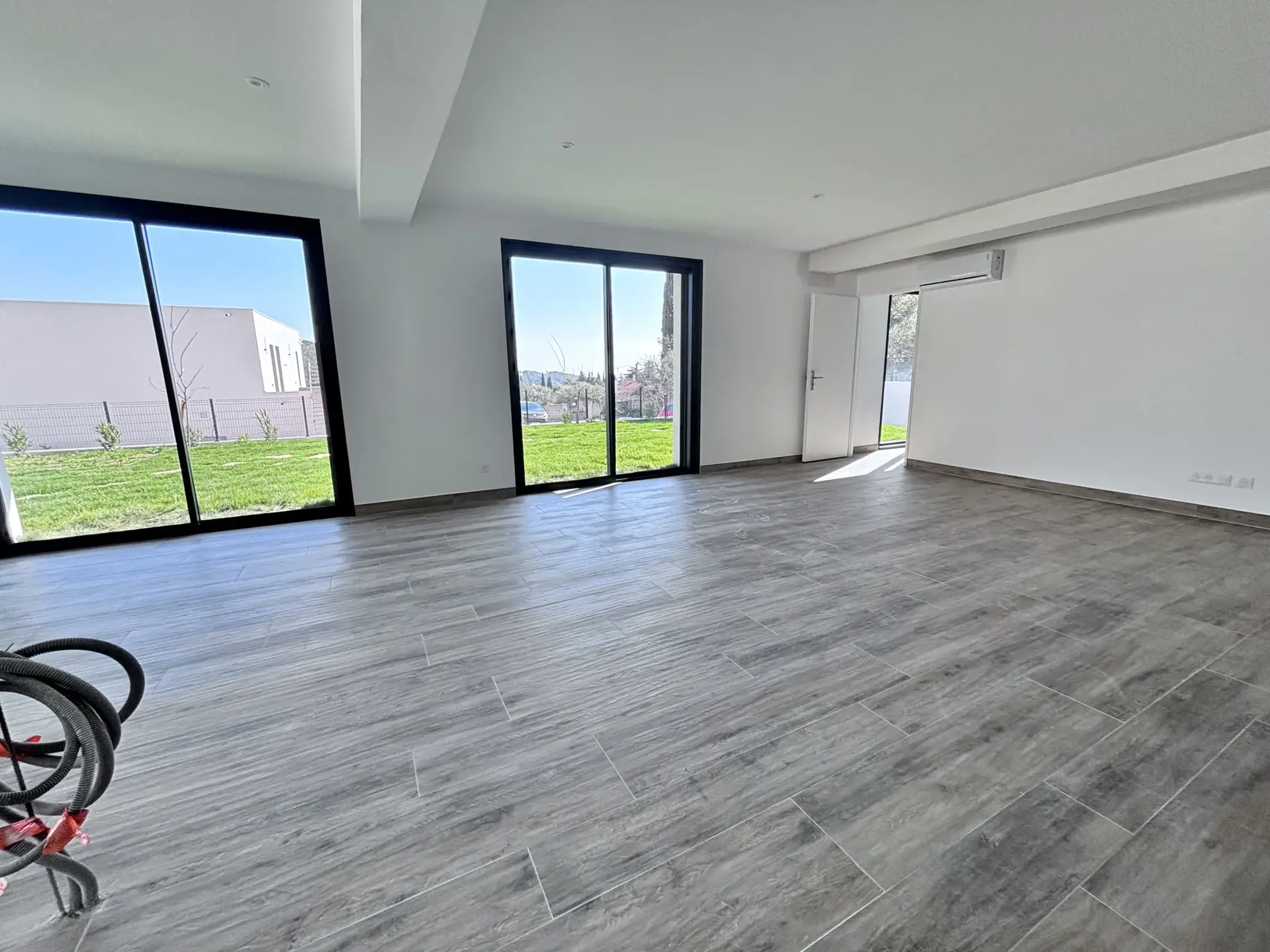 Villa contemporaine à vendre à Ceyreste avec piscine et vue mer 