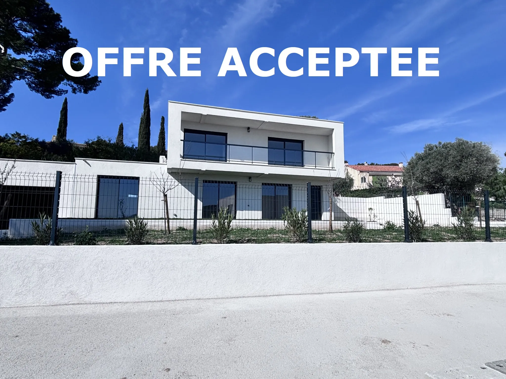 Villa contemporaine à vendre à Ceyreste avec piscine et vue mer