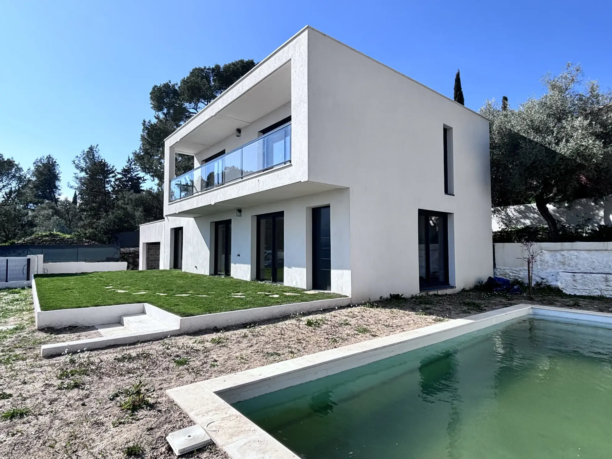 Villa contemporaine à vendre à Ceyreste avec piscine et vue mer 
