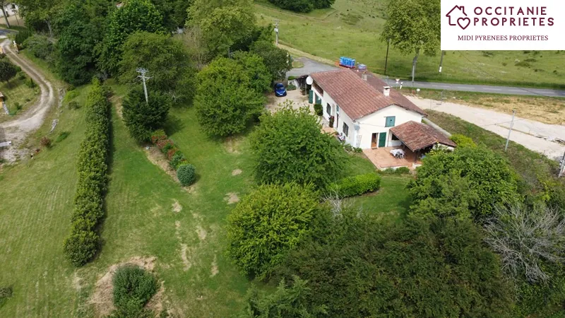 Magnifique maison rénovée avec vue sur les Pyrénées à Lilhac 