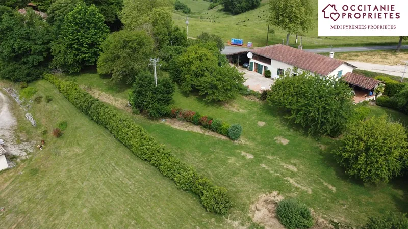 Magnifique maison rénovée avec vue sur les Pyrénées à Lilhac