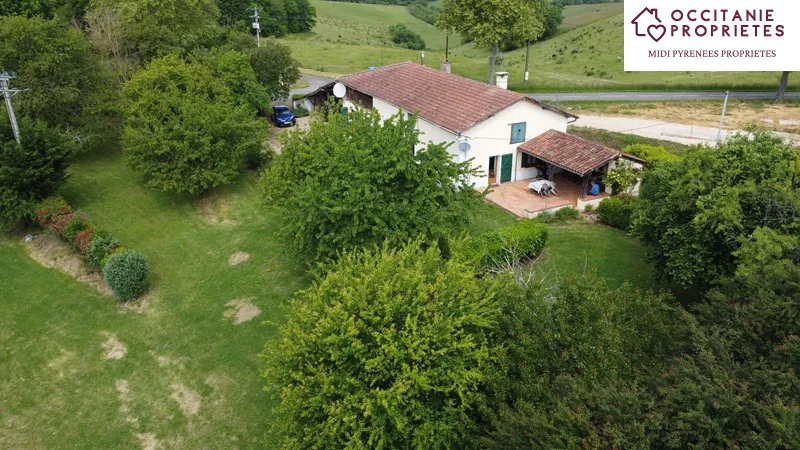 Magnifique maison rénovée avec vue sur les Pyrénées à Lilhac 